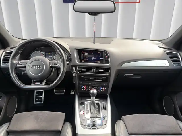 Audi SQ5 view 11