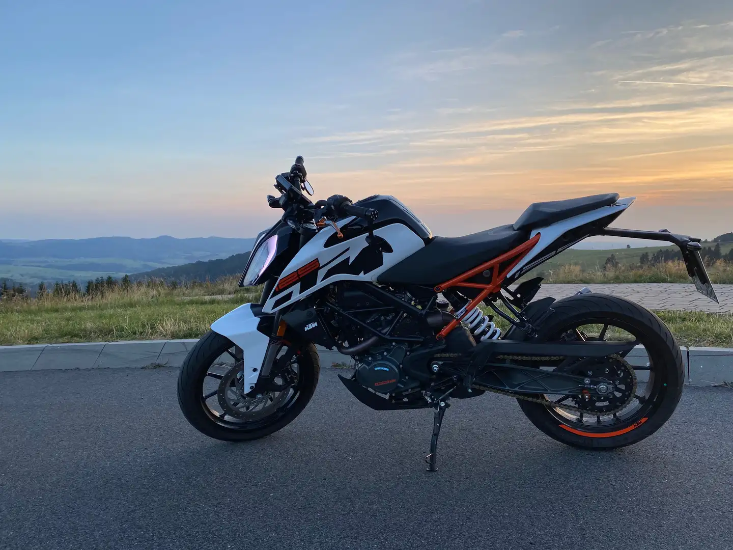 KTM 125 Duke Blanco - 1