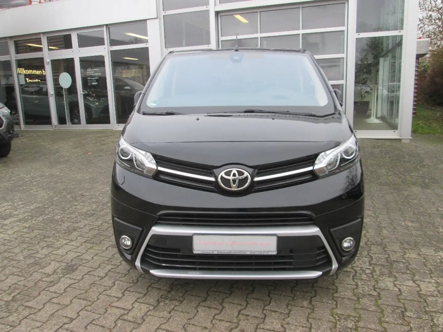 Toyota Proace Proace D-4D 2,0-l-D-4D L1 Autm. Verso Executive Schwarz - 2