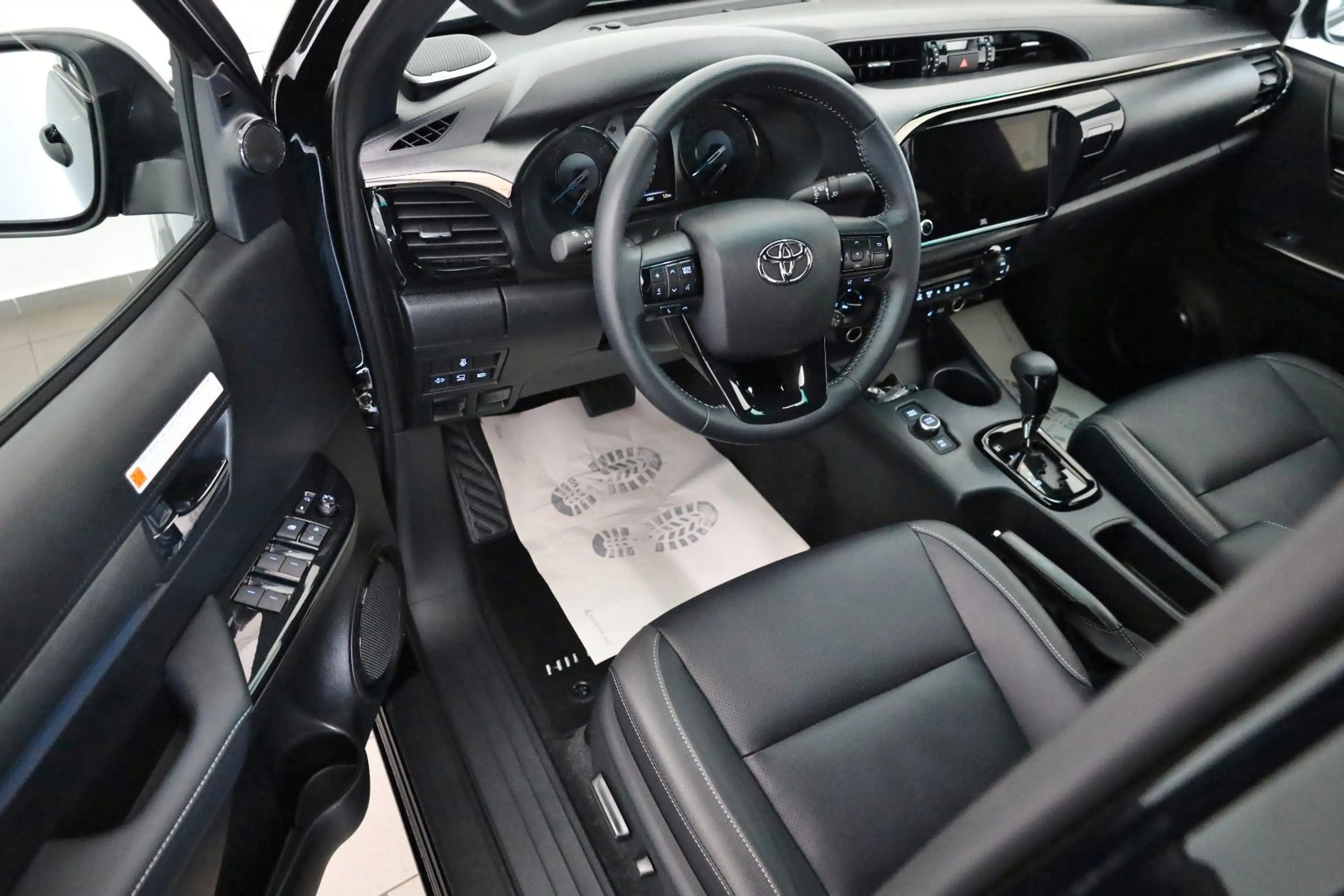 Toyota Hilux Double Cab Invincible 4x4,Navi,Kamera,AHK — photo 9