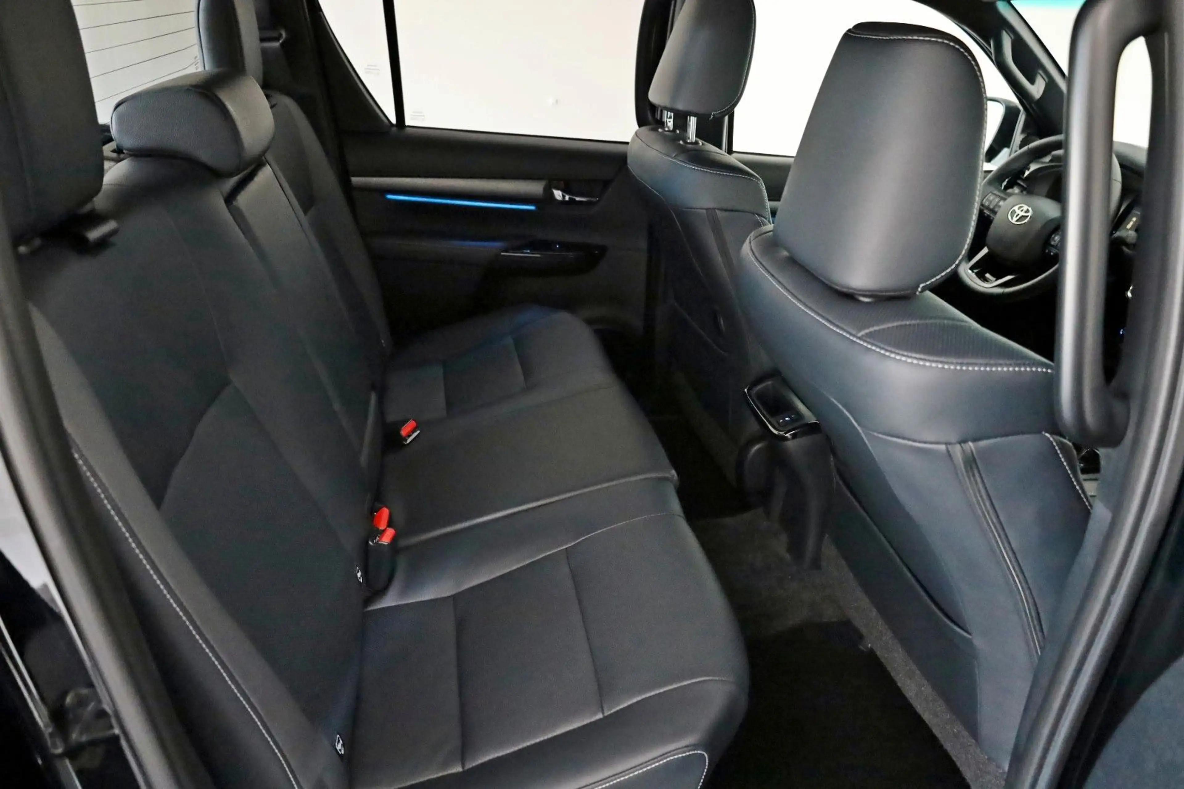 Toyota Hilux Double Cab Invincible 4x4,Navi,Kamera,AHK — photo 6