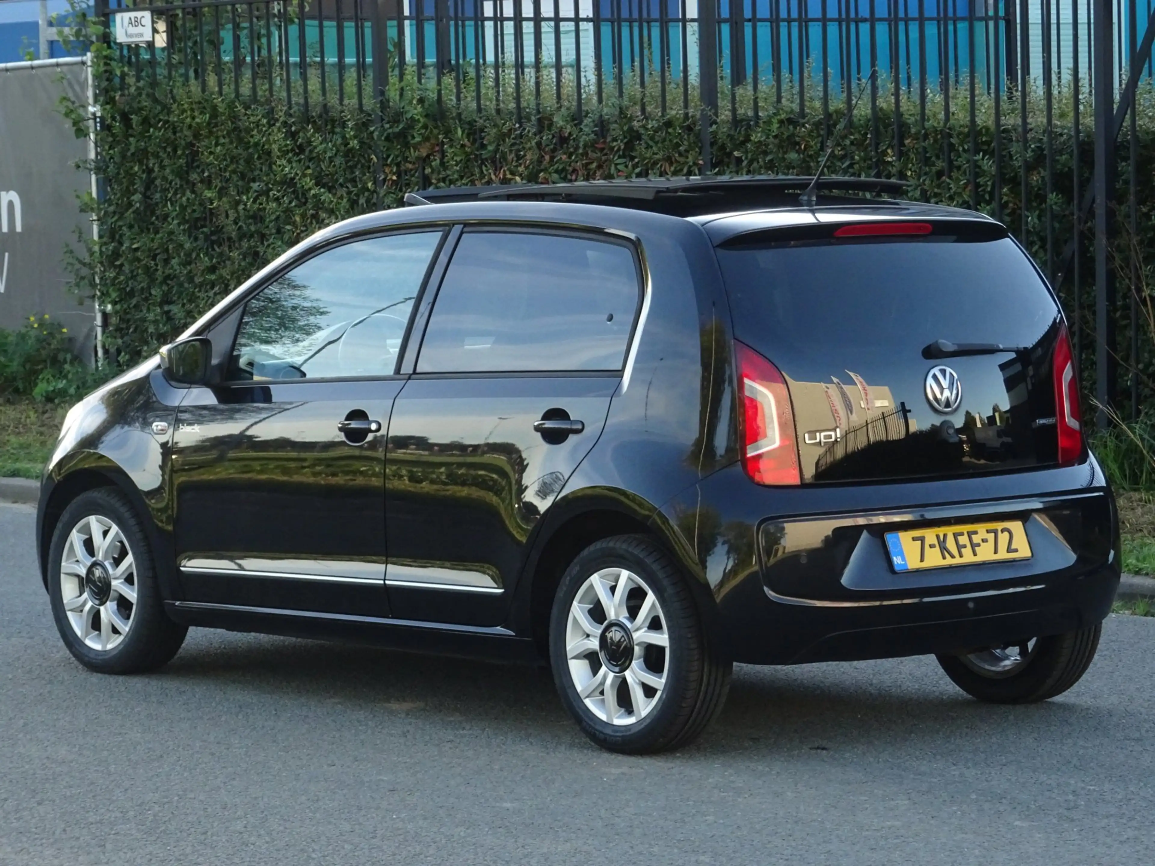 Volkswagen up! 1.0 high up! 5DRS NAP/PANORAMA/AC/CRUISE/PDC — photo 2