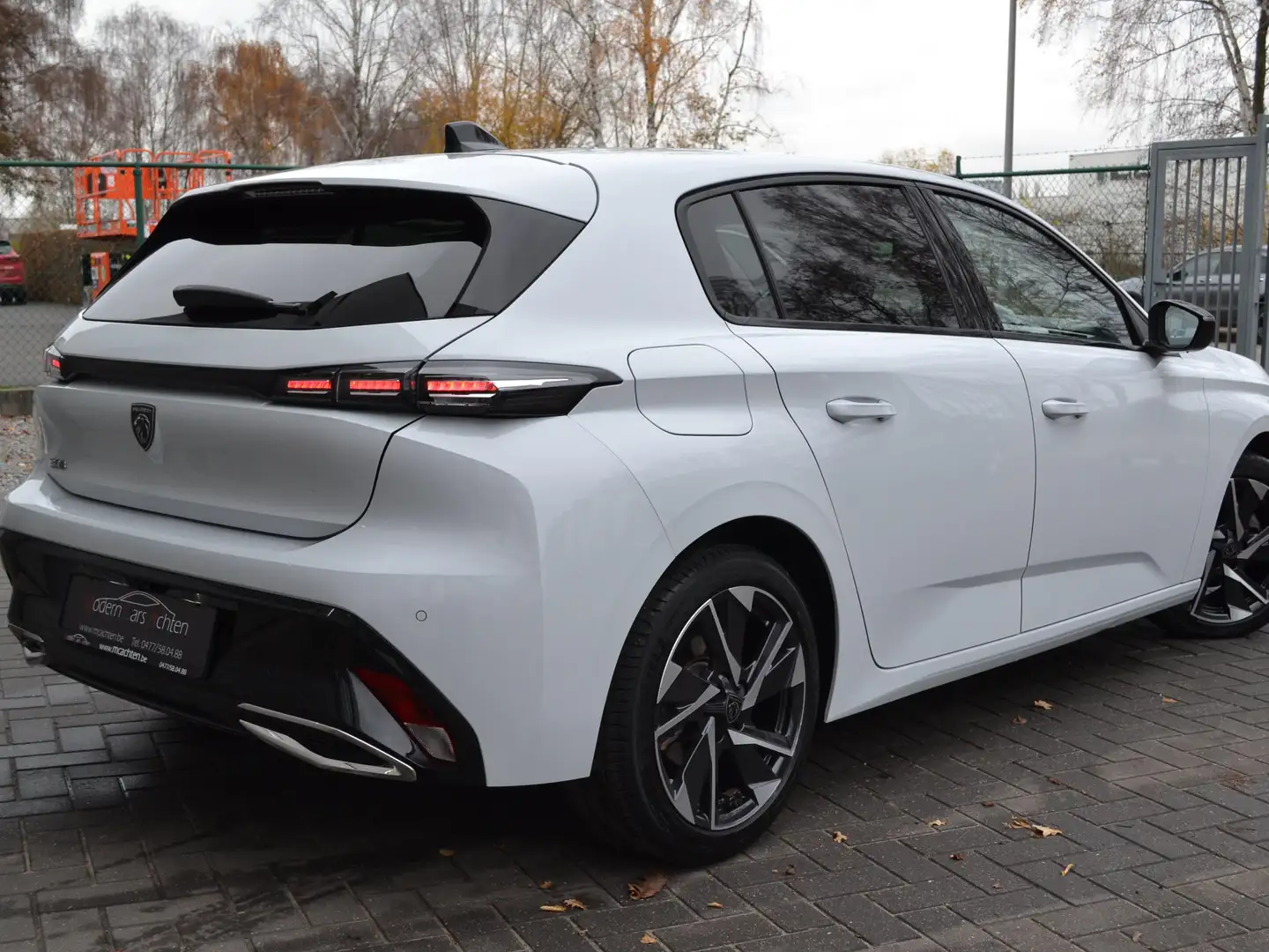 Peugeot 308 308 PureTech 130 EAT8 Allure Pack. 32000km. Weiß - 2