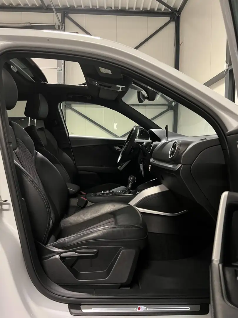 Audi Q2 35 TFSI 150PK S-line Pano Navi Carplay Black Optic Blanc - 2