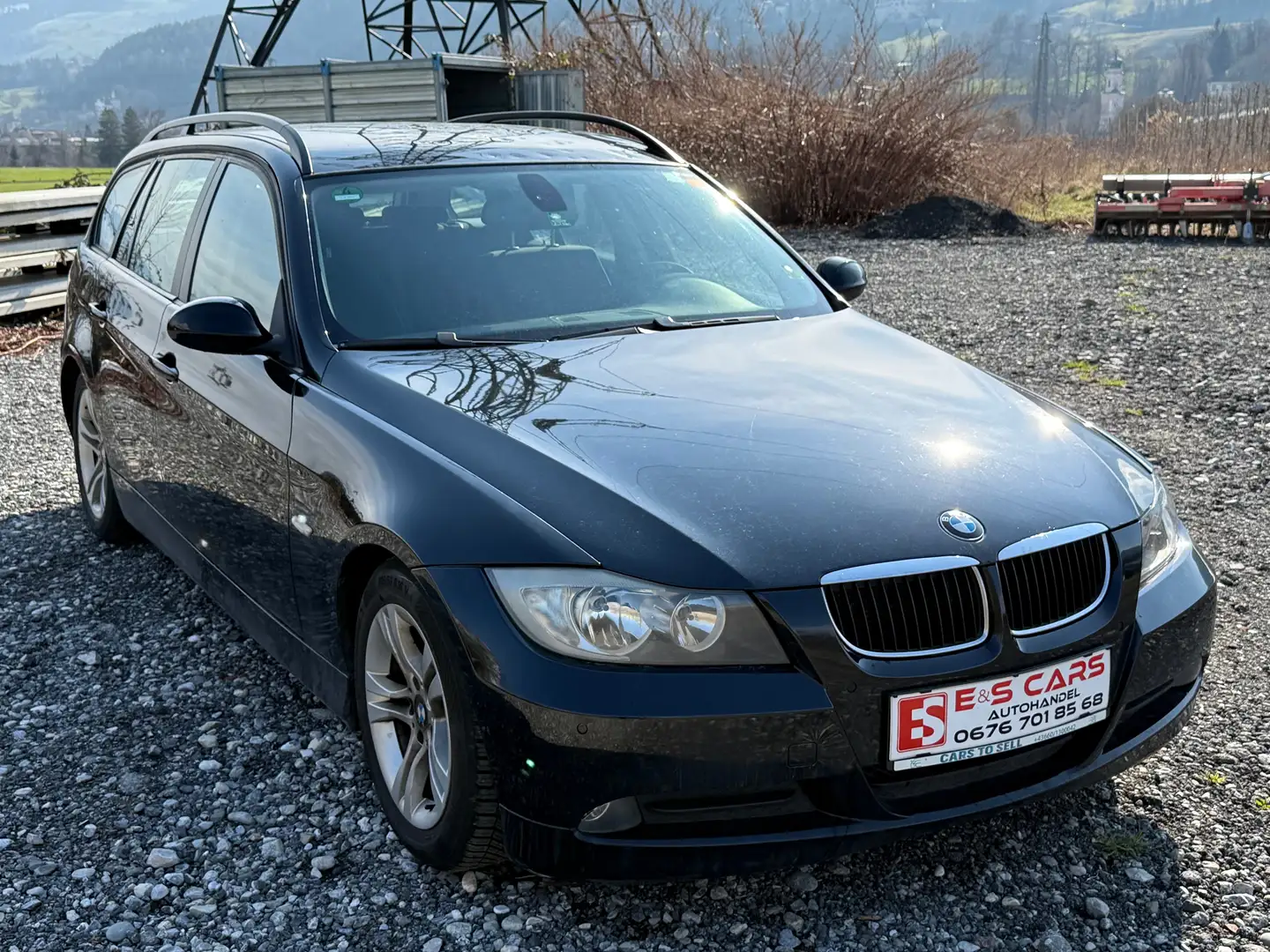 BMW 318 318i Schwarz - 1