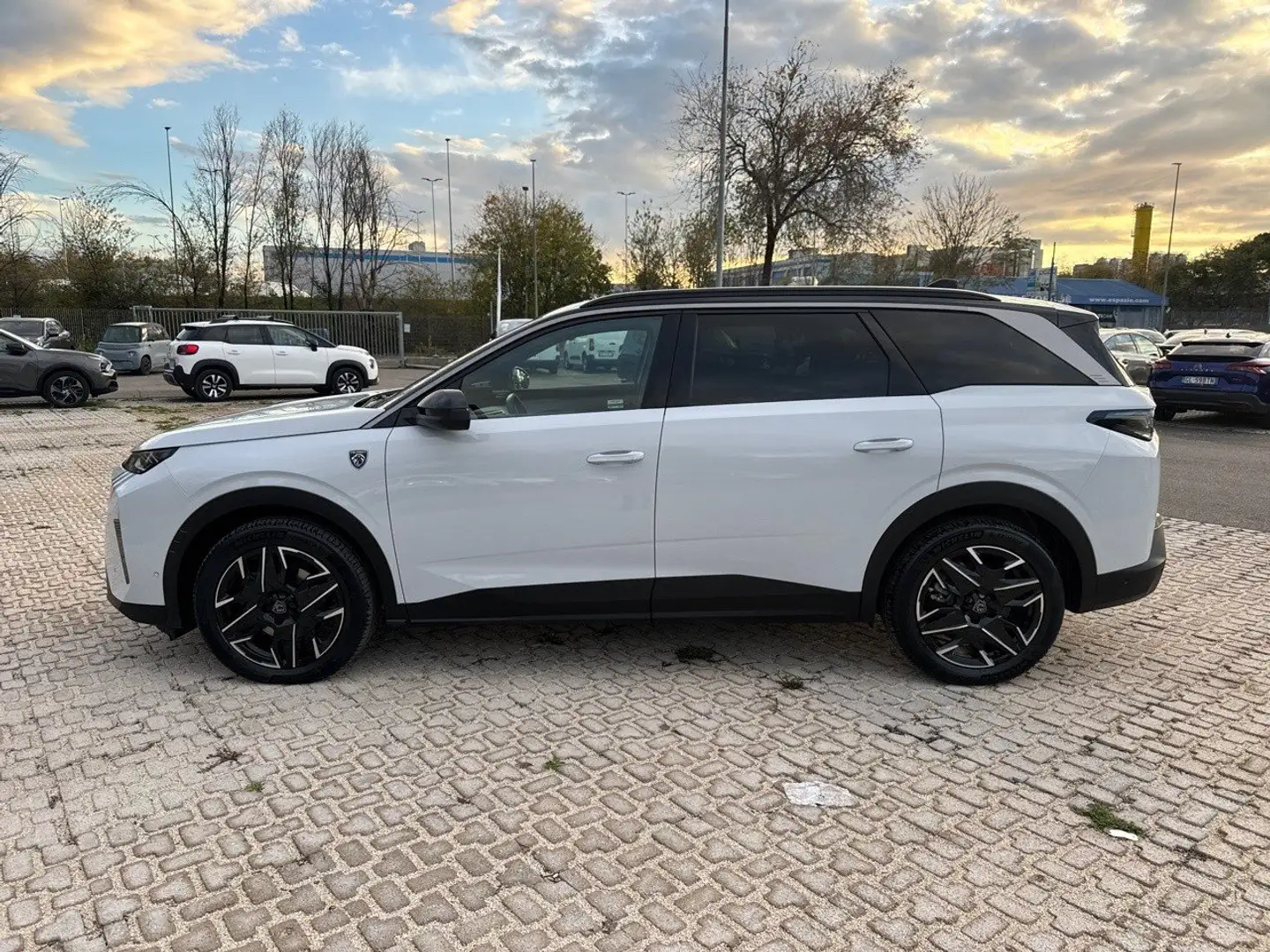 Peugeot 5008 Hybrid 136 e-DCS6 GT 7 posti Bianco - 2