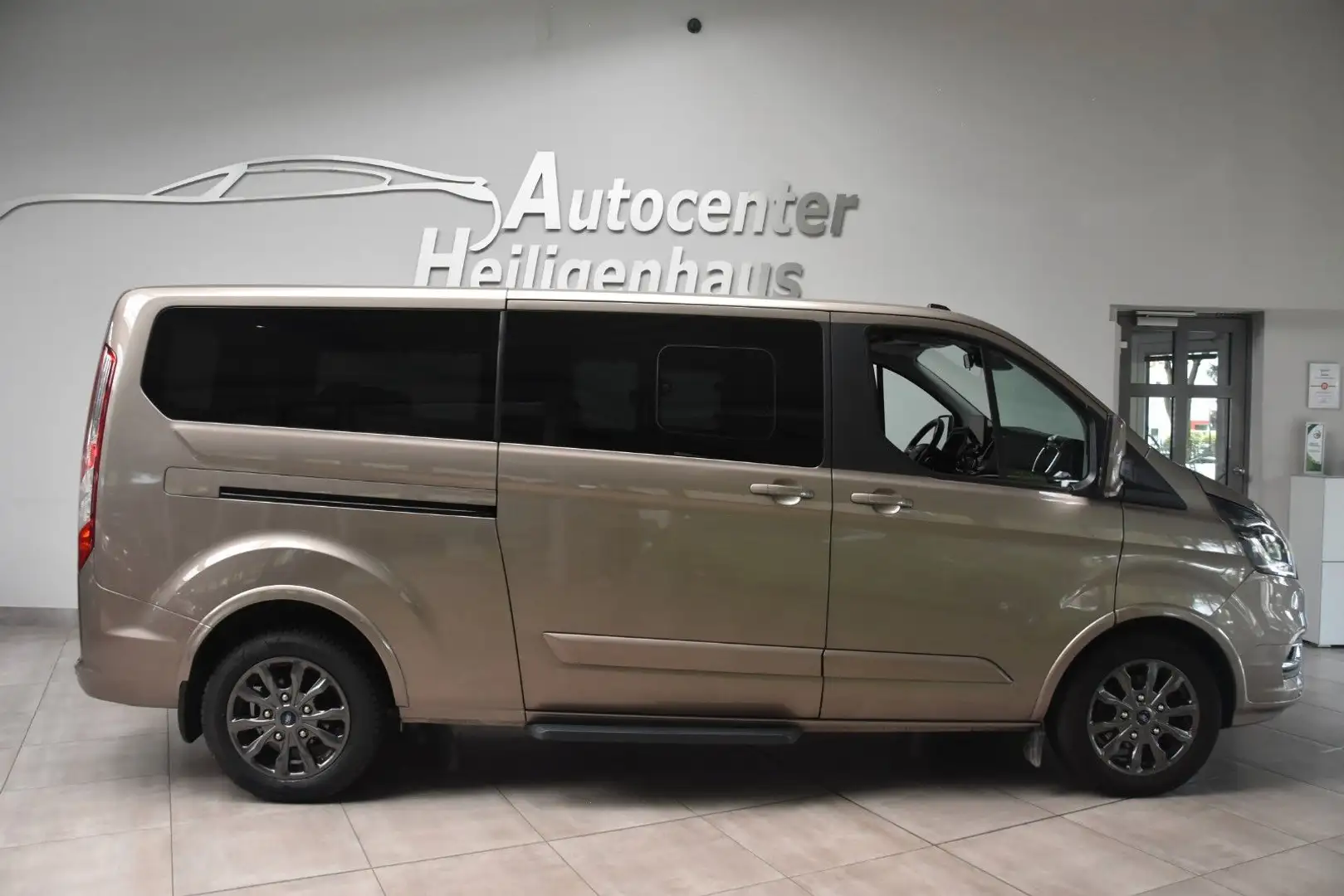 Ford Transit Custom 320 L2 Titanium X 8-Sitzer Grau - 2