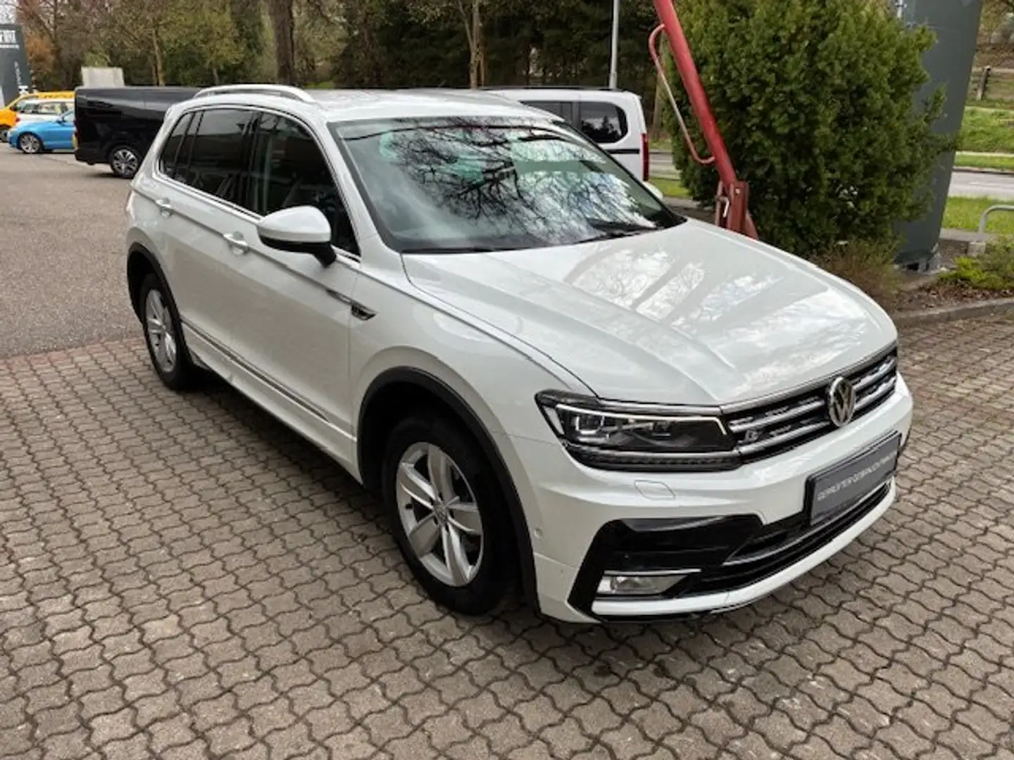 Volkswagen Tiguan 2,0 TDI SCR 4Motion Highline DSG Weiß - 1