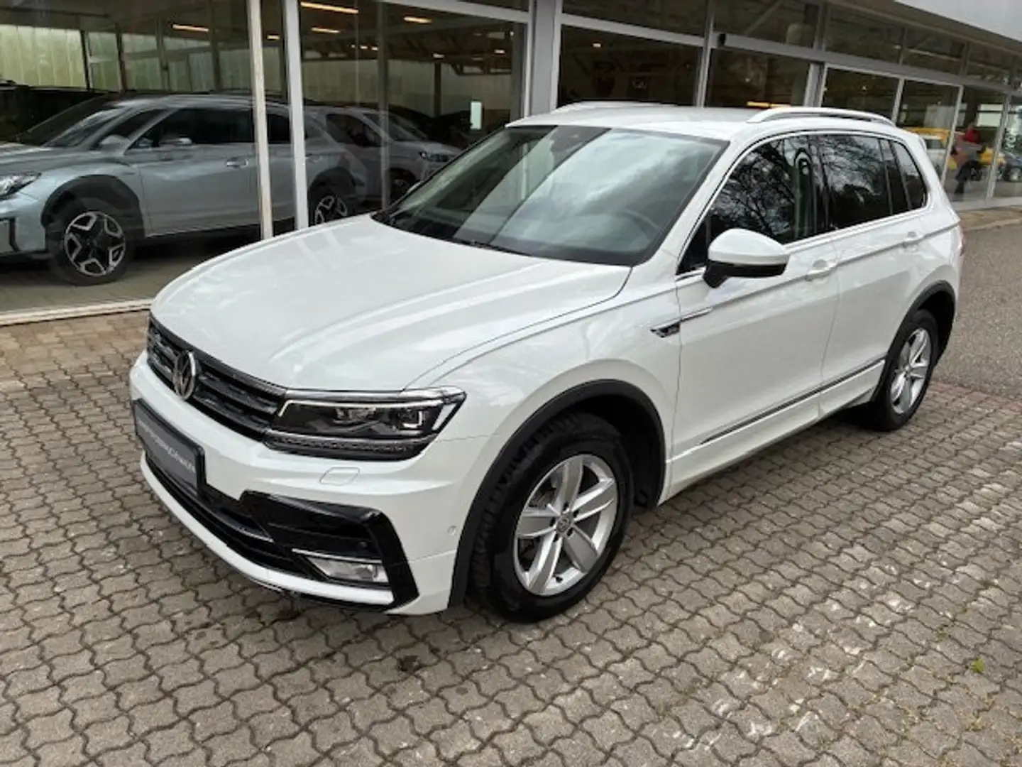 Volkswagen Tiguan 2,0 TDI SCR 4Motion Highline DSG Weiß - 2