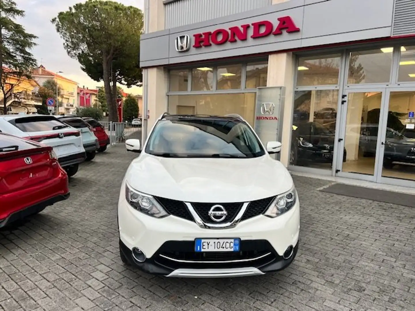 Nissan Qashqai Qashqai 1.6 dci 360 2wd 130cv xtronic Bianco - 1