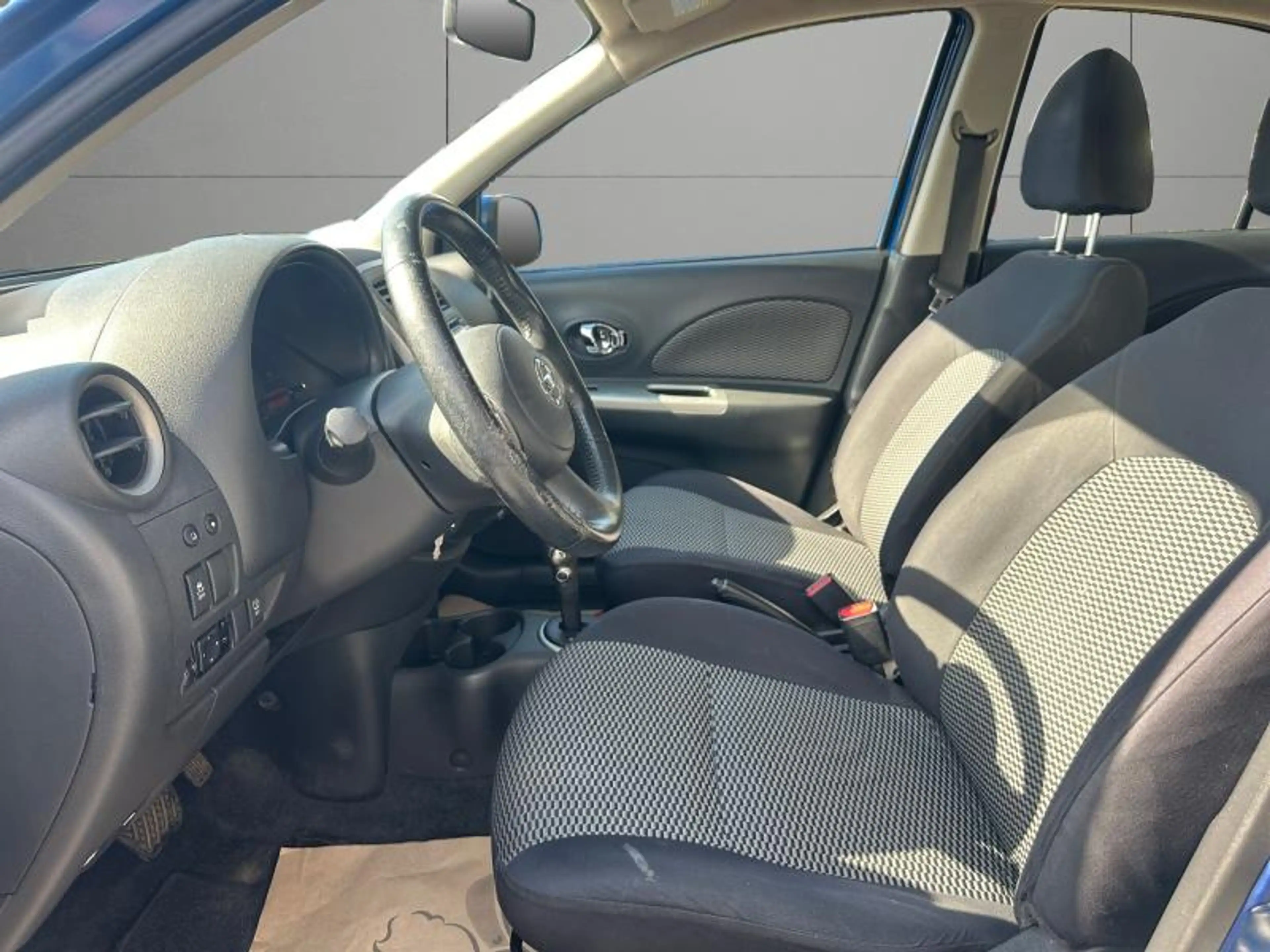 Nissan Micra 1.2 80cv Automatique bleu 06/15 Airco Cruise Radio — photo 10