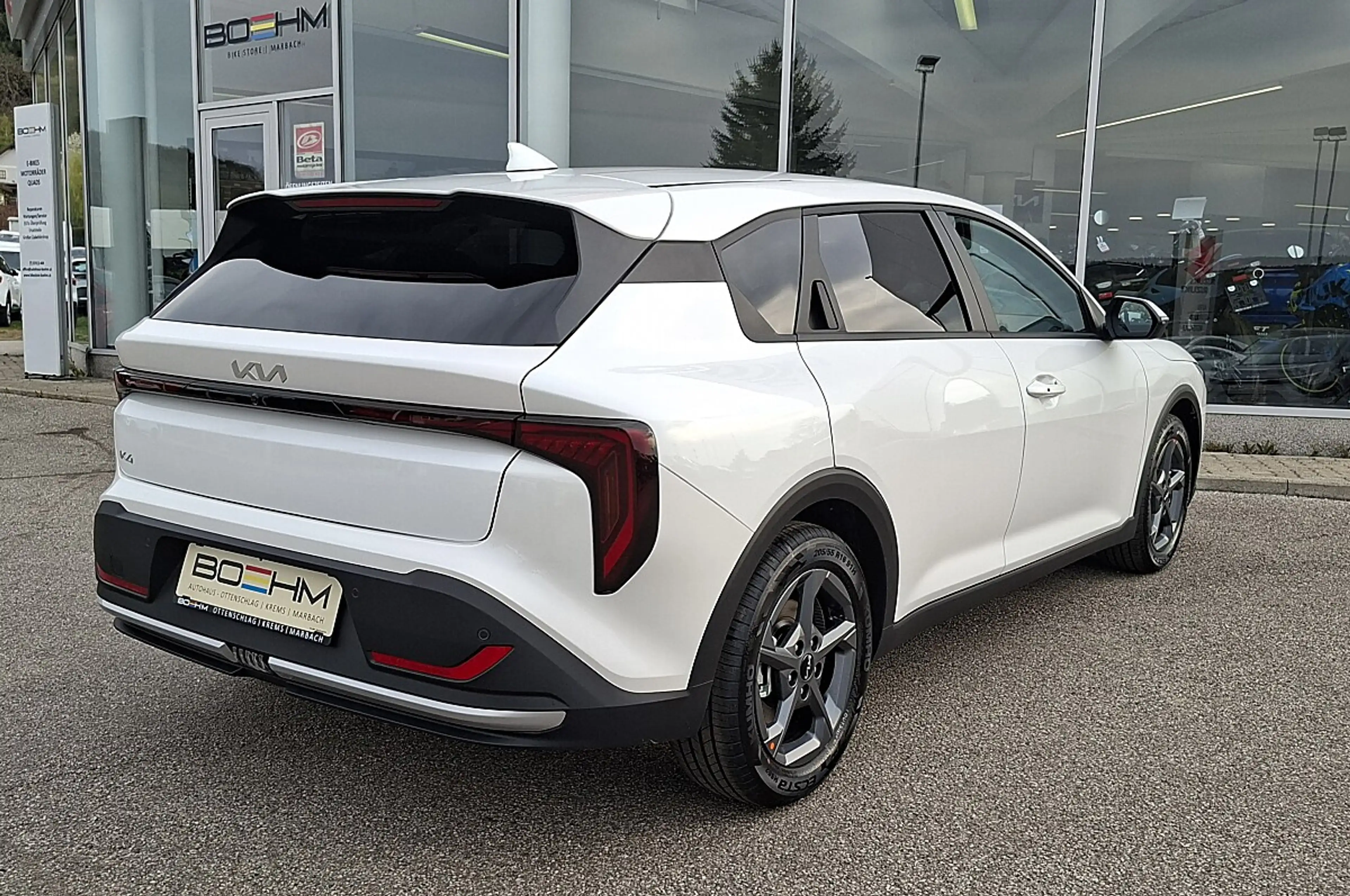 Kia K4 Silber-Ausstattung DCT.7 — photo 2