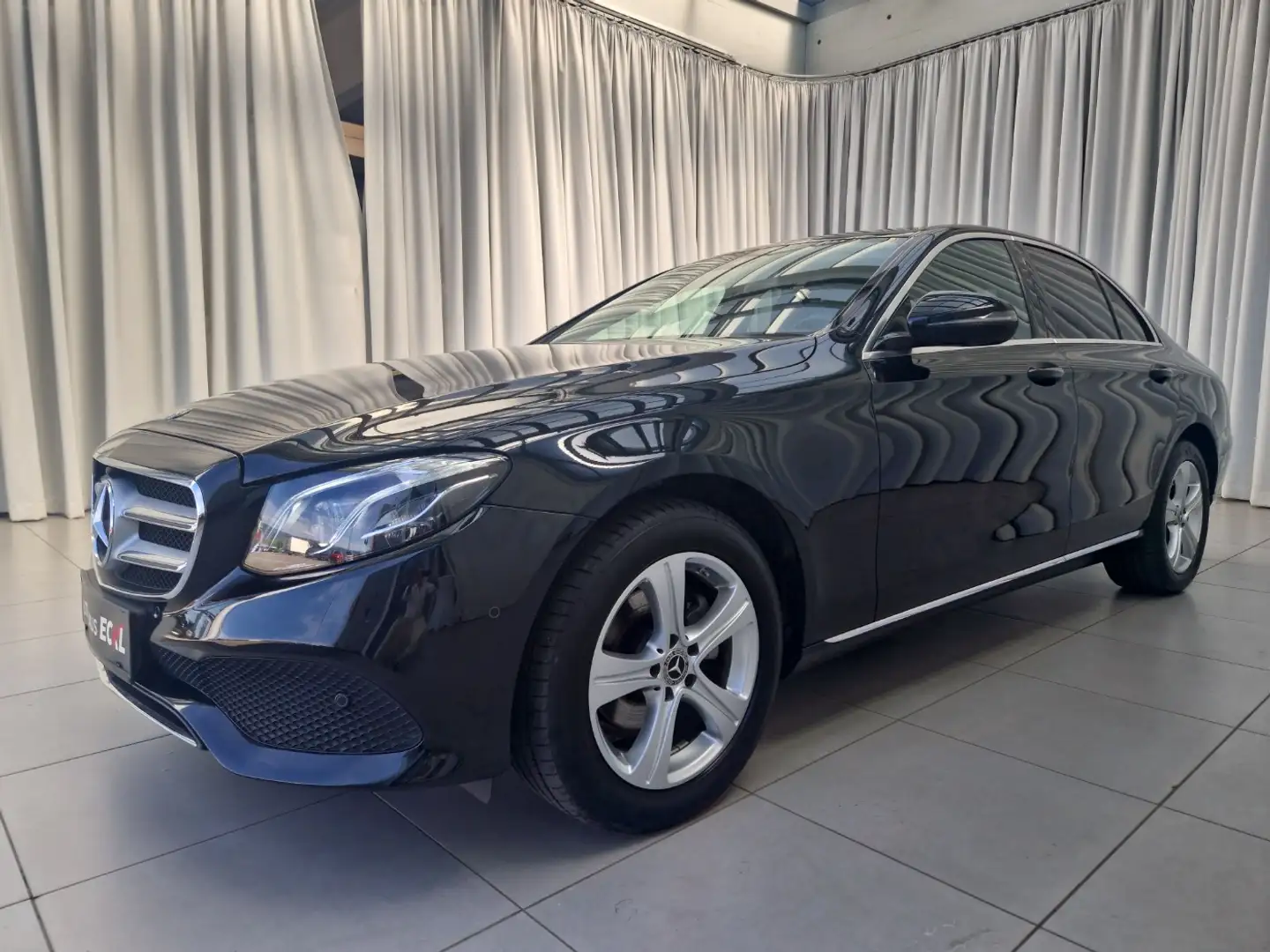Mercedes-Benz E 220 d Limousine SpurW Schwarz - 2