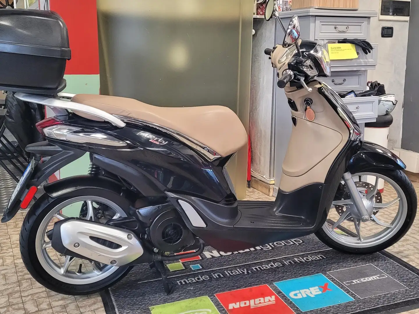 Piaggio Liberty 150 Zwart - 1