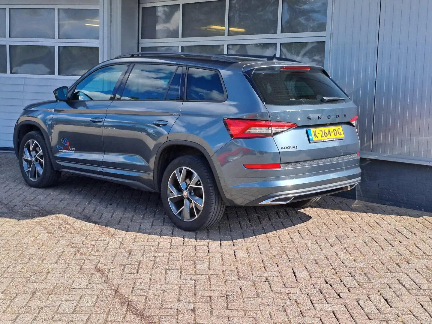Skoda Kodiaq 1.5 TSI Sportline Business, 7-Persoons, LED, Sport Grijs - 2