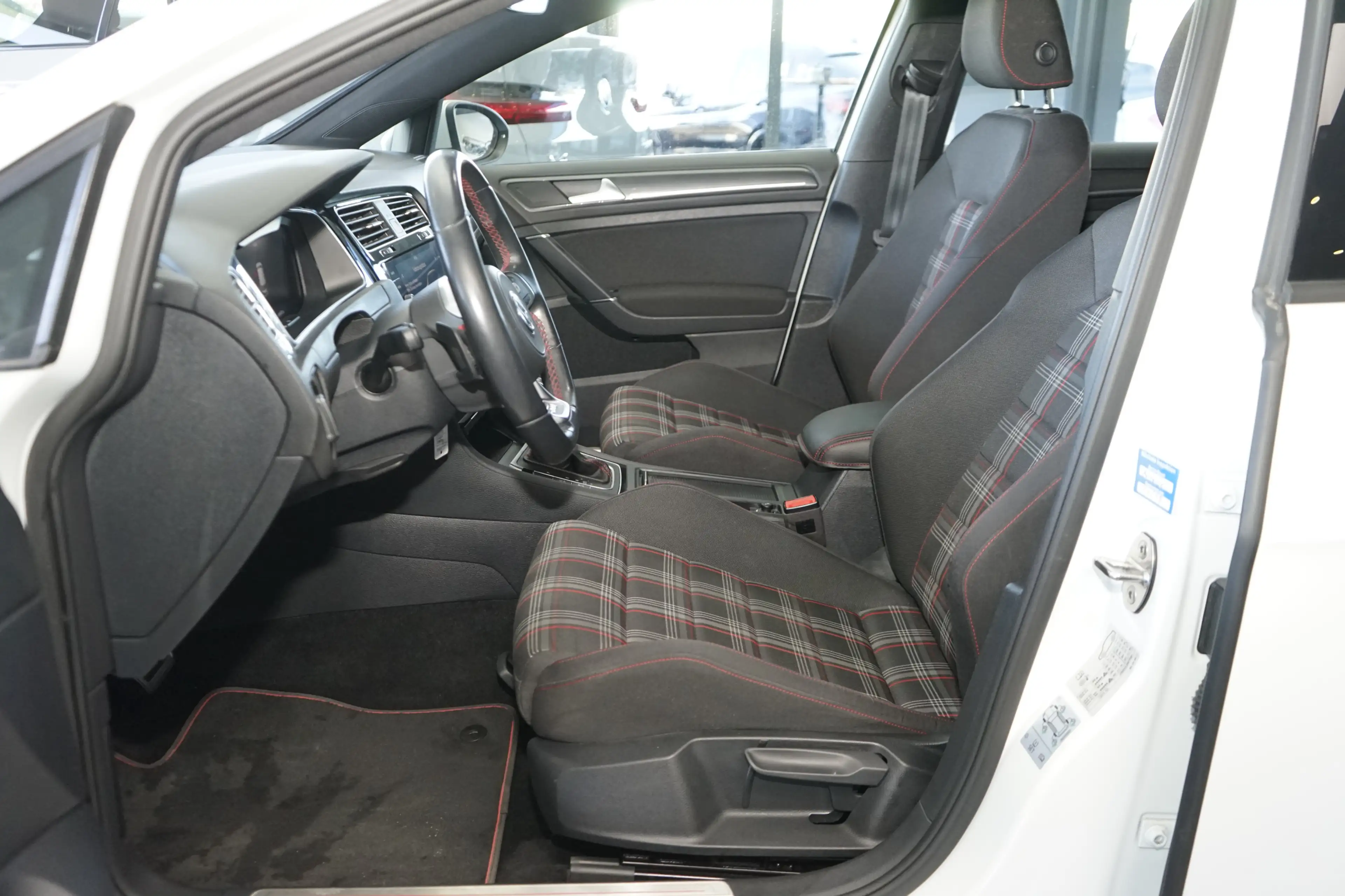 Volkswagen Golf GTI 2.0 TSI OPF DSG Performance GTI+PDC+KLIMA+Wintersa — photo 7