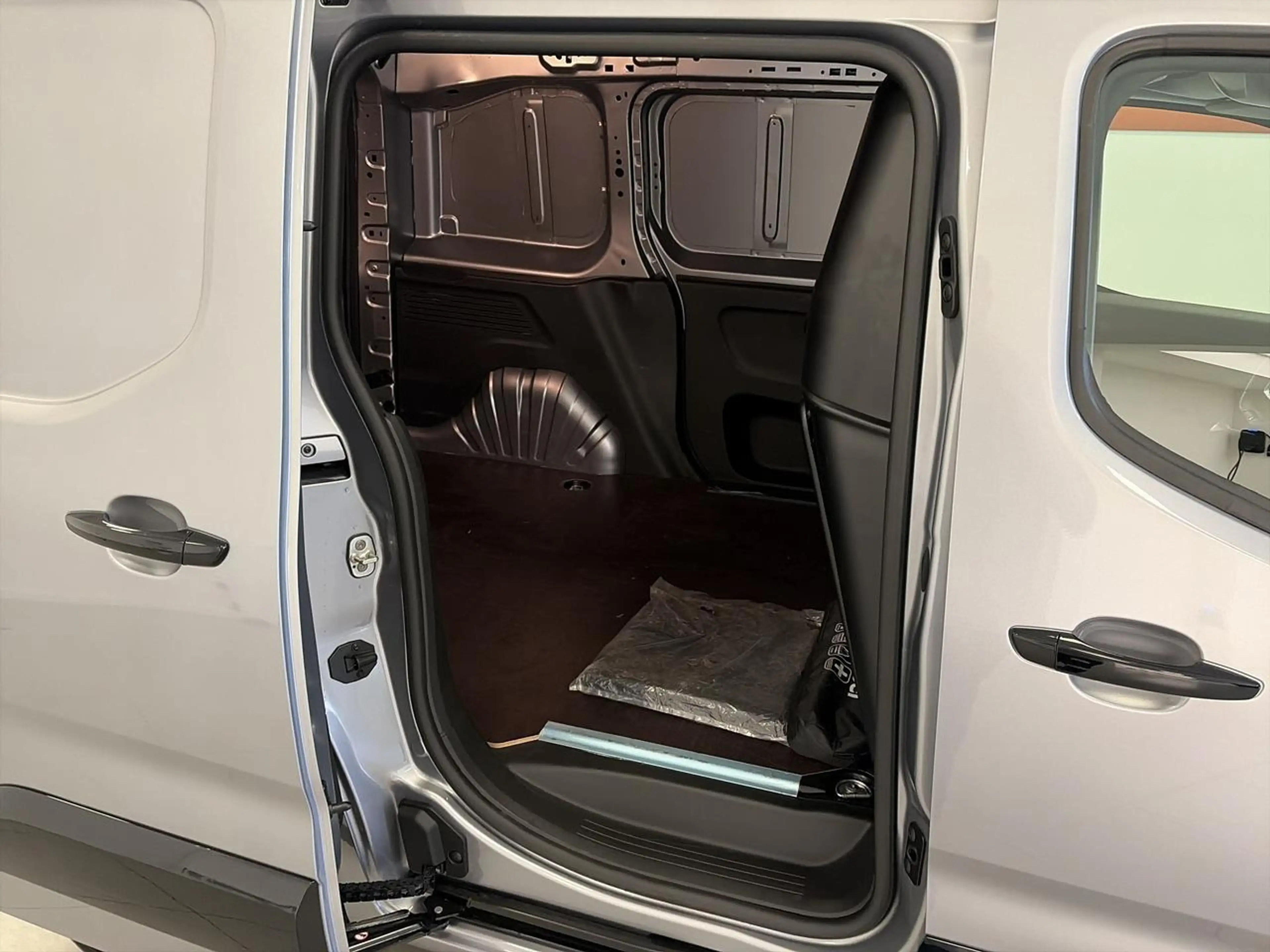 Peugeot Partner 50kWh L1 Heavy — photo 15