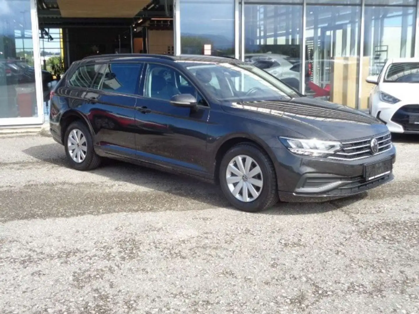 Volkswagen Passat 2,0 SCR TDI DSG Schwarz - 2