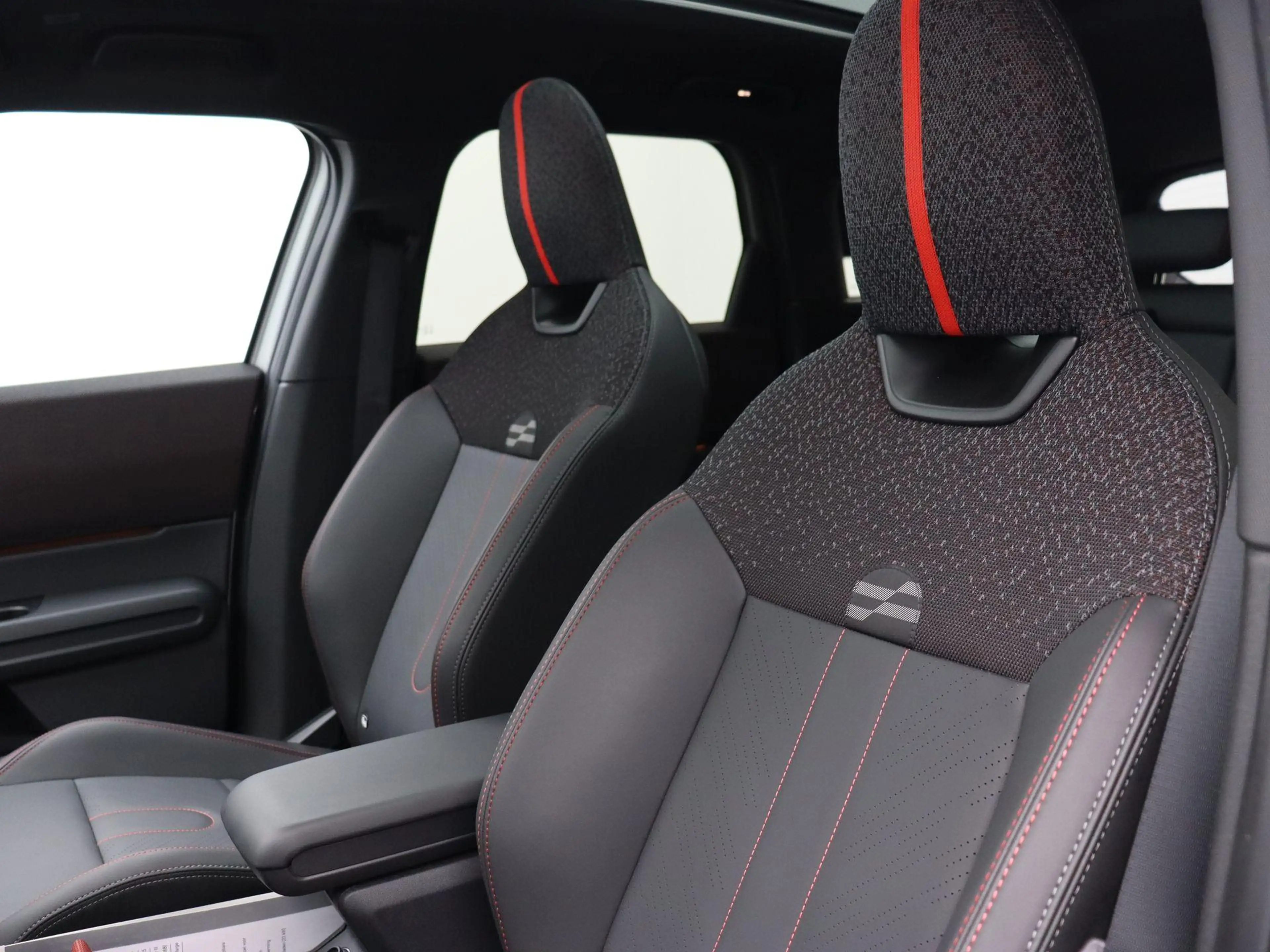 MINI Countryman E JCW Pakket + Pakket XL + Glazen panoramadak + Trek — photo 12