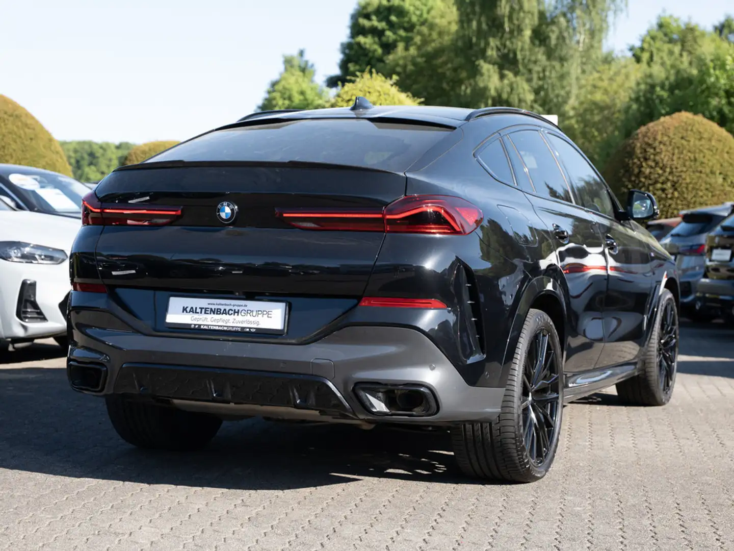 BMW X6 xDrive 30d M-Sportpaket PANO AHK HUD 360° Zwart - 2