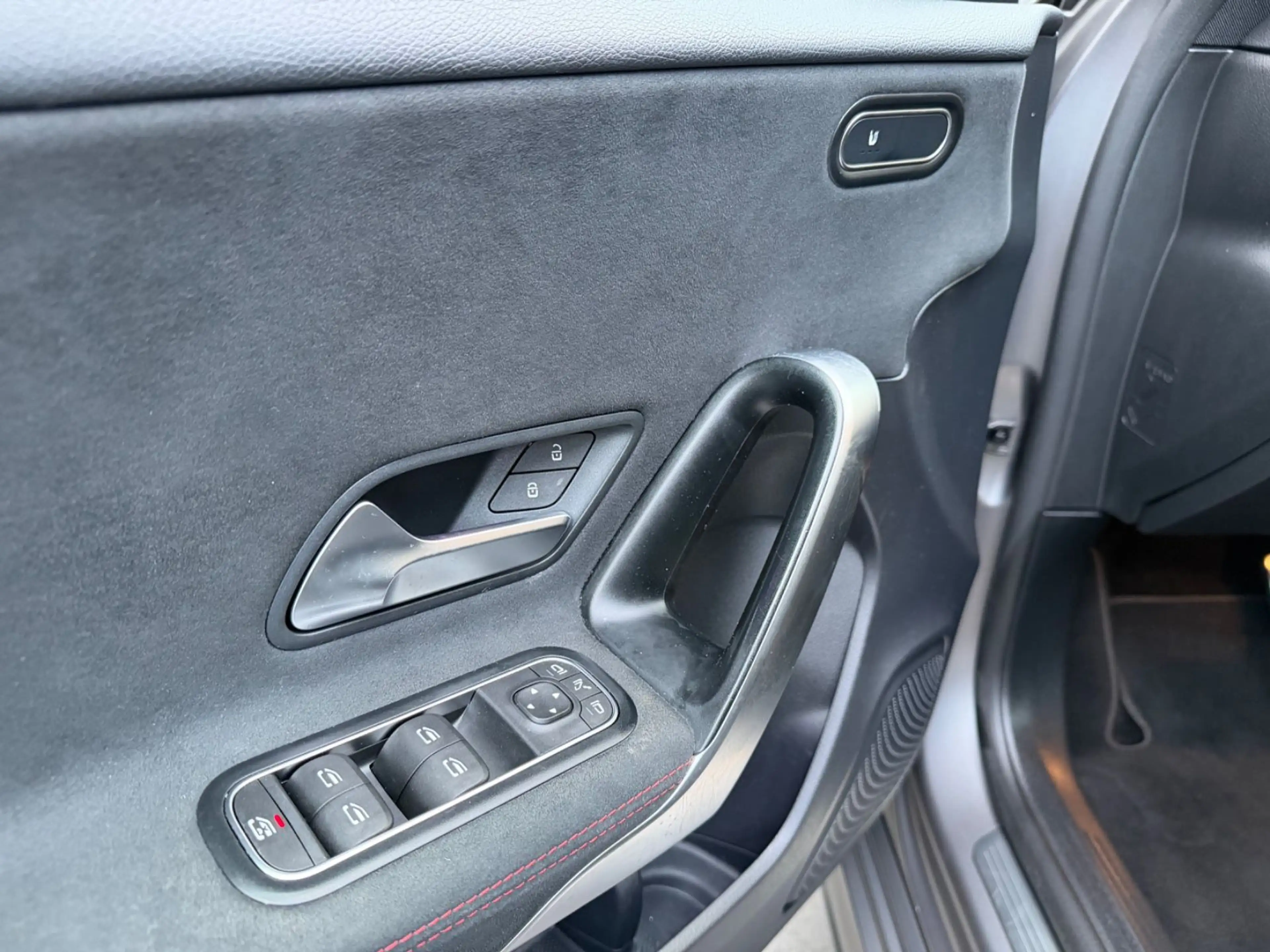 Mercedes-Benz A 220 /AMG-LINE/PANORAMA/LED/KAMERA/AHK/DESIGNO — photo 15