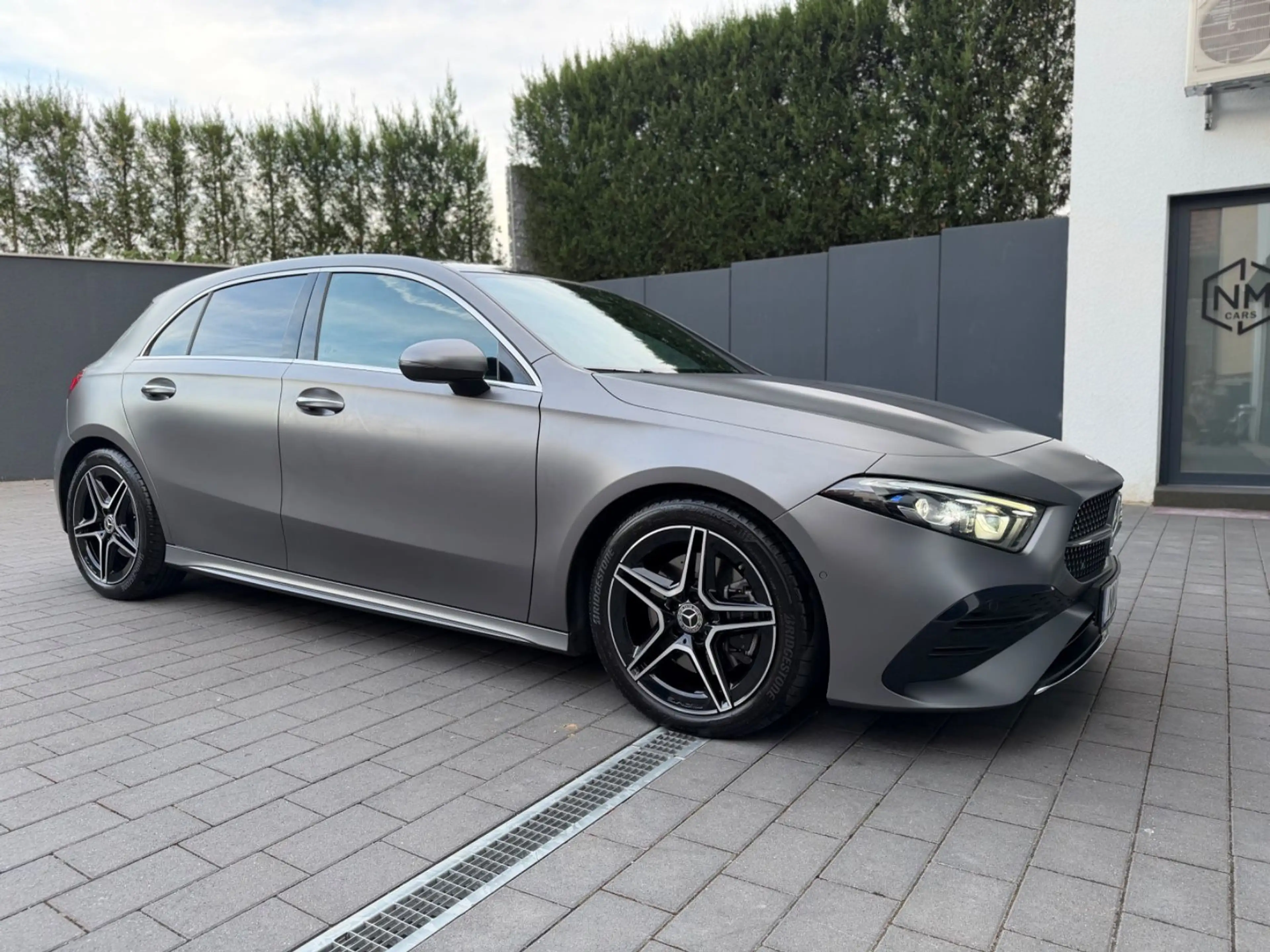Mercedes-Benz A 220 /AMG-LINE/PANORAMA/LED/KAMERA/AHK/DESIGNO — photo 2