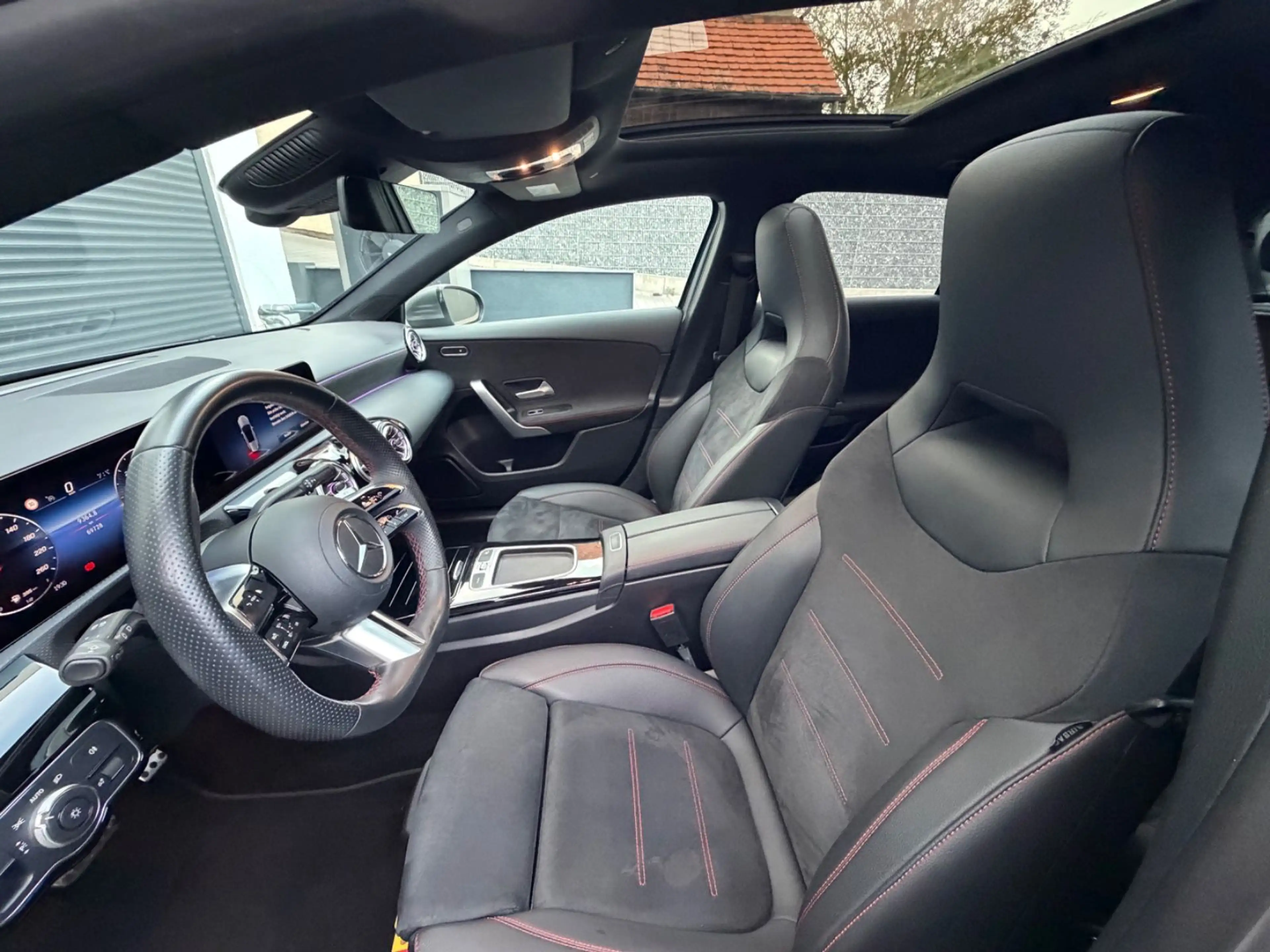Mercedes-Benz A 220 /AMG-LINE/PANORAMA/LED/KAMERA/AHK/DESIGNO — photo 13