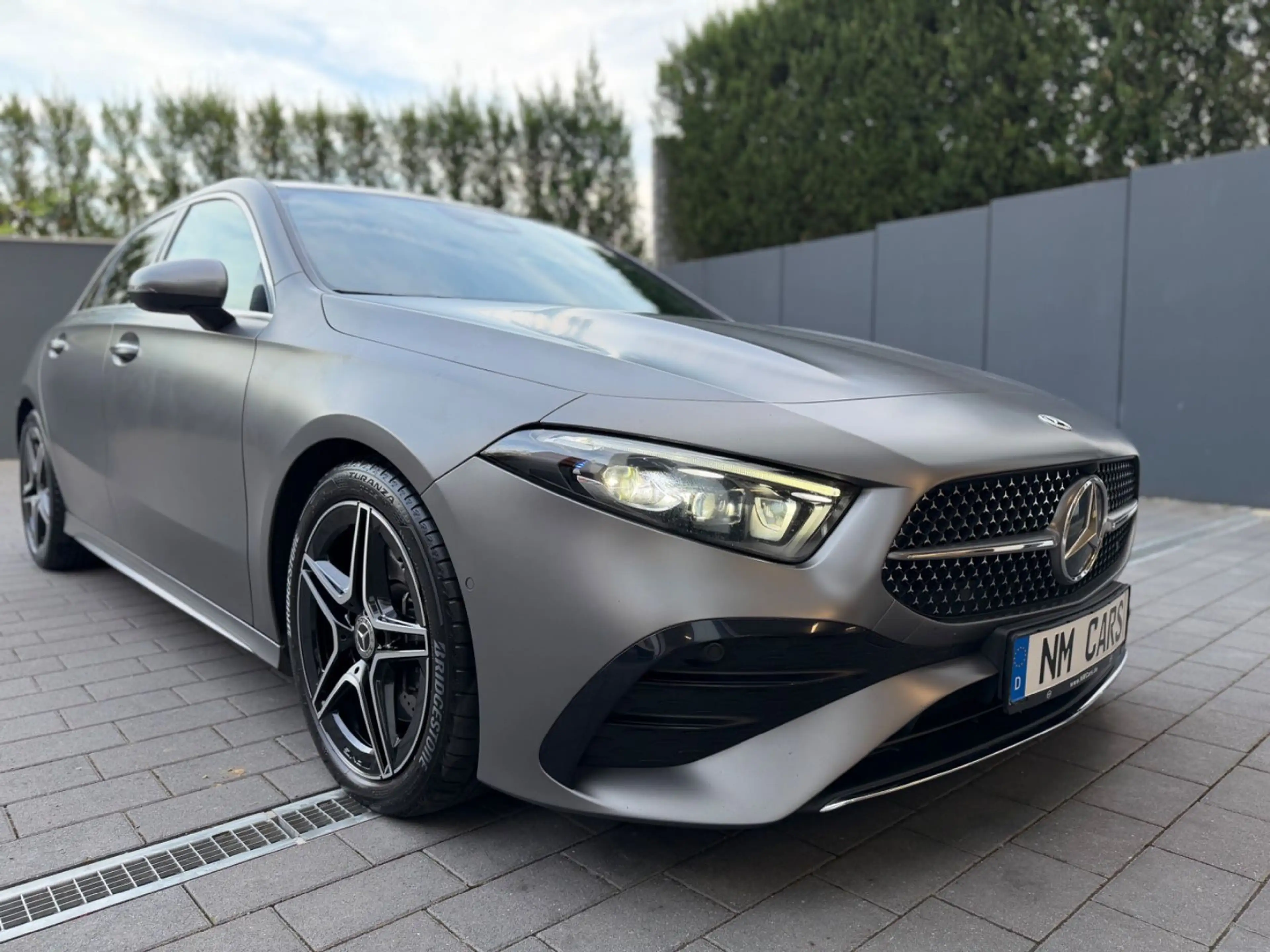 Mercedes-Benz A 220 /AMG-LINE/PANORAMA/LED/KAMERA/AHK/DESIGNO