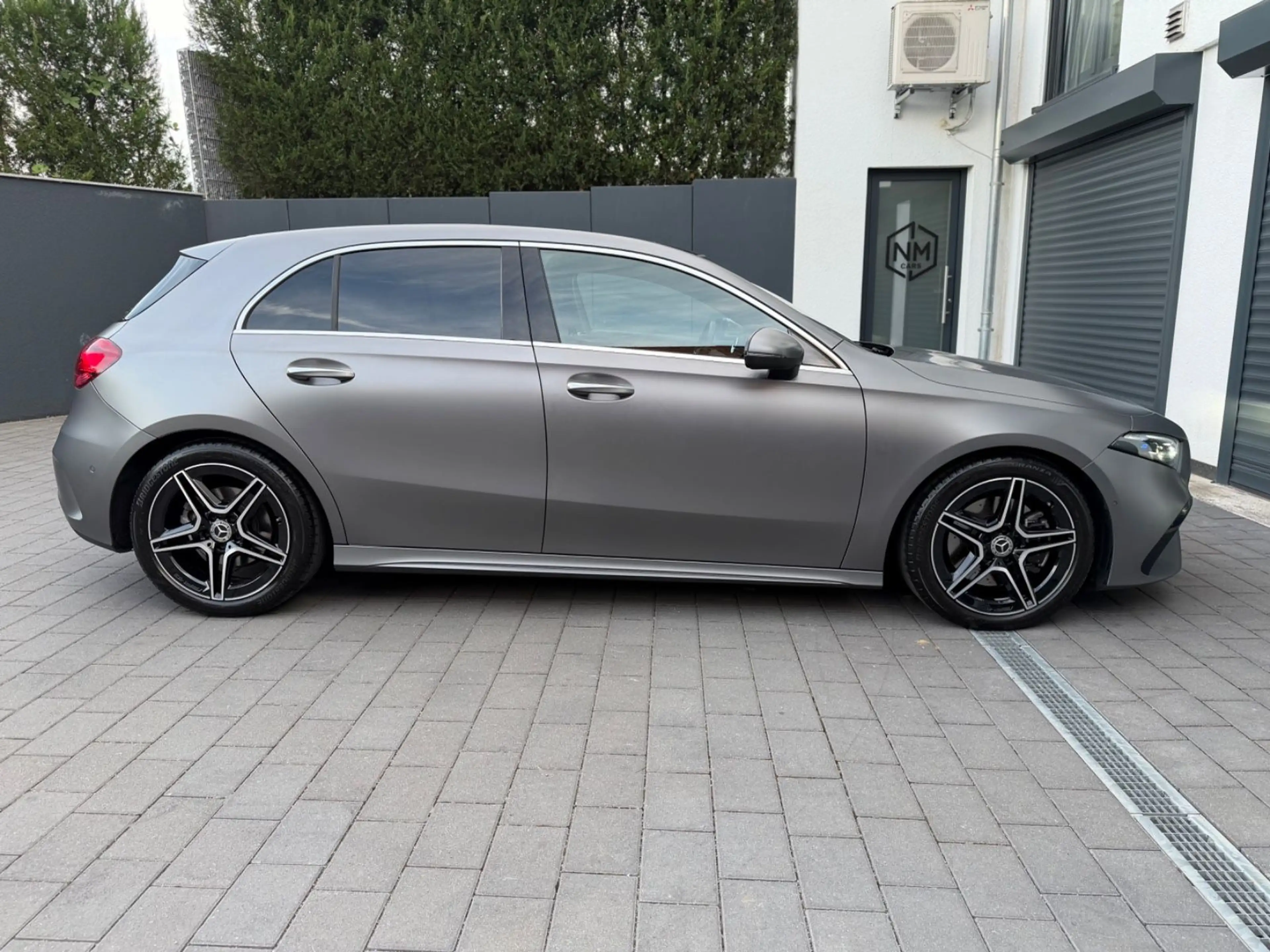 Mercedes-Benz A 220 /AMG-LINE/PANORAMA/LED/KAMERA/AHK/DESIGNO — photo 3