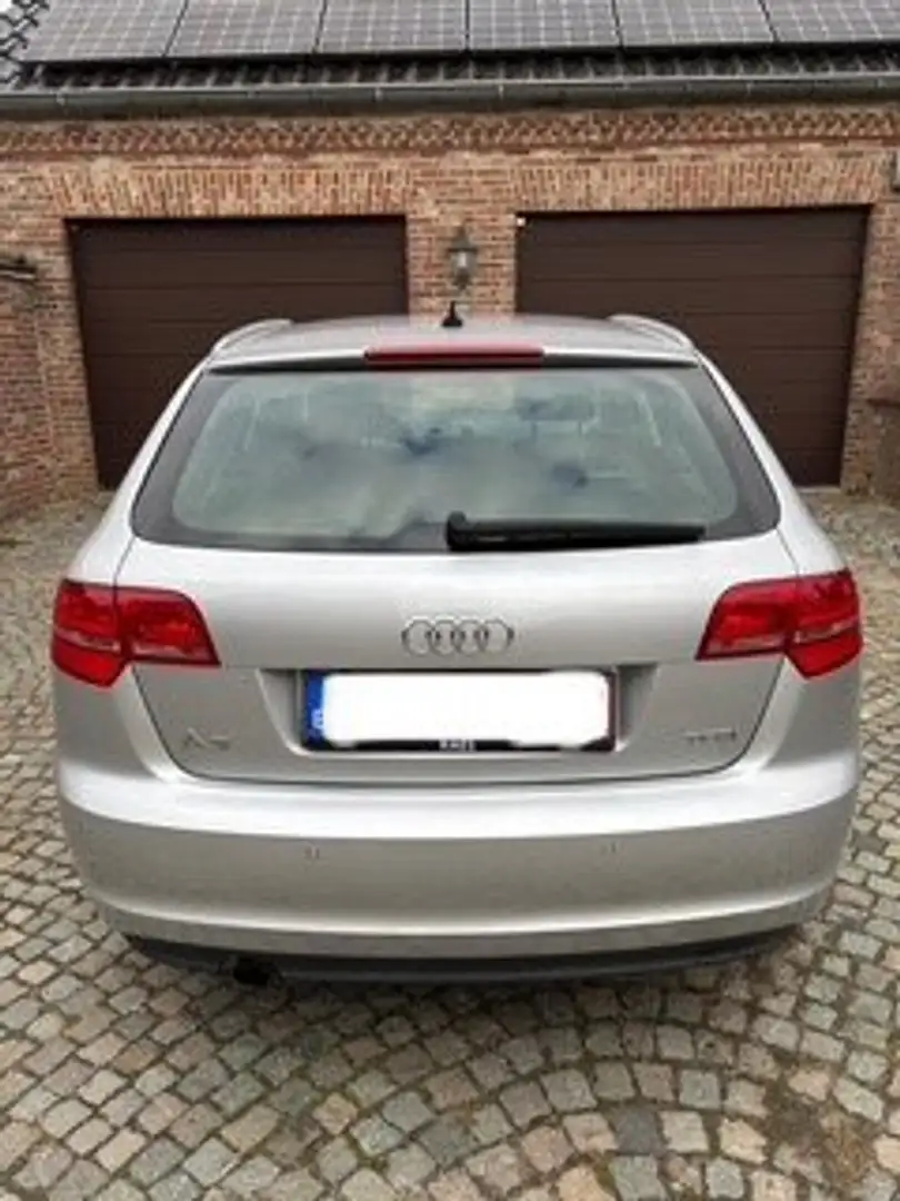 Audi A3 A3 Sportback 1.2 TFSI Attraction Start/Stop Zilver - 2