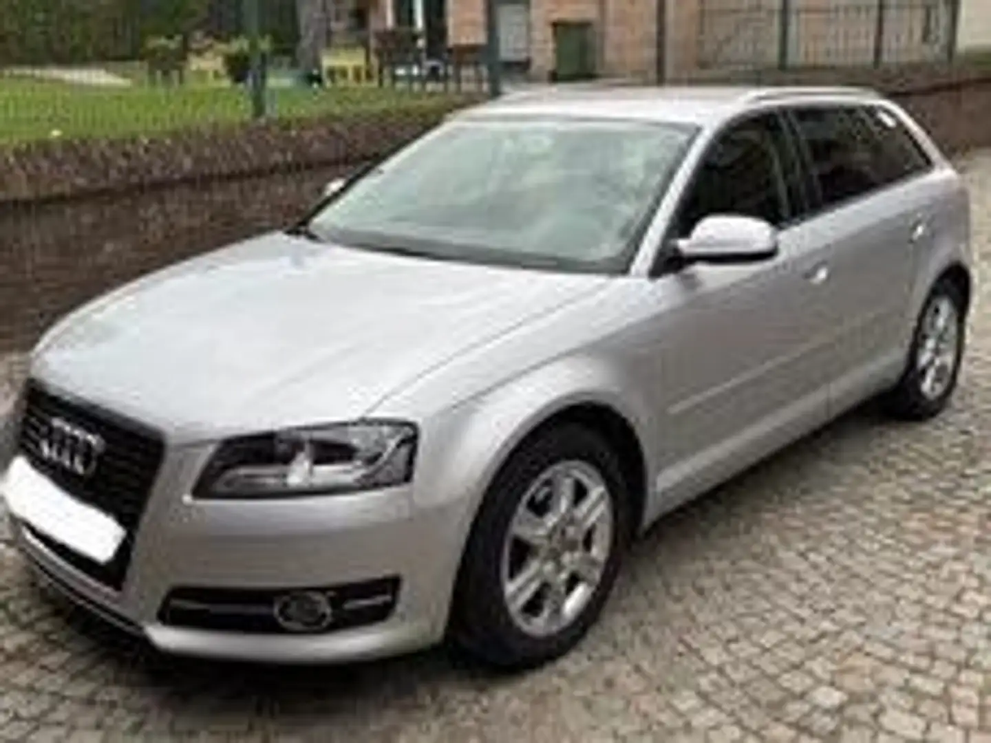 Audi A3 A3 Sportback 1.2 TFSI Attraction Start/Stop Zilver - 1
