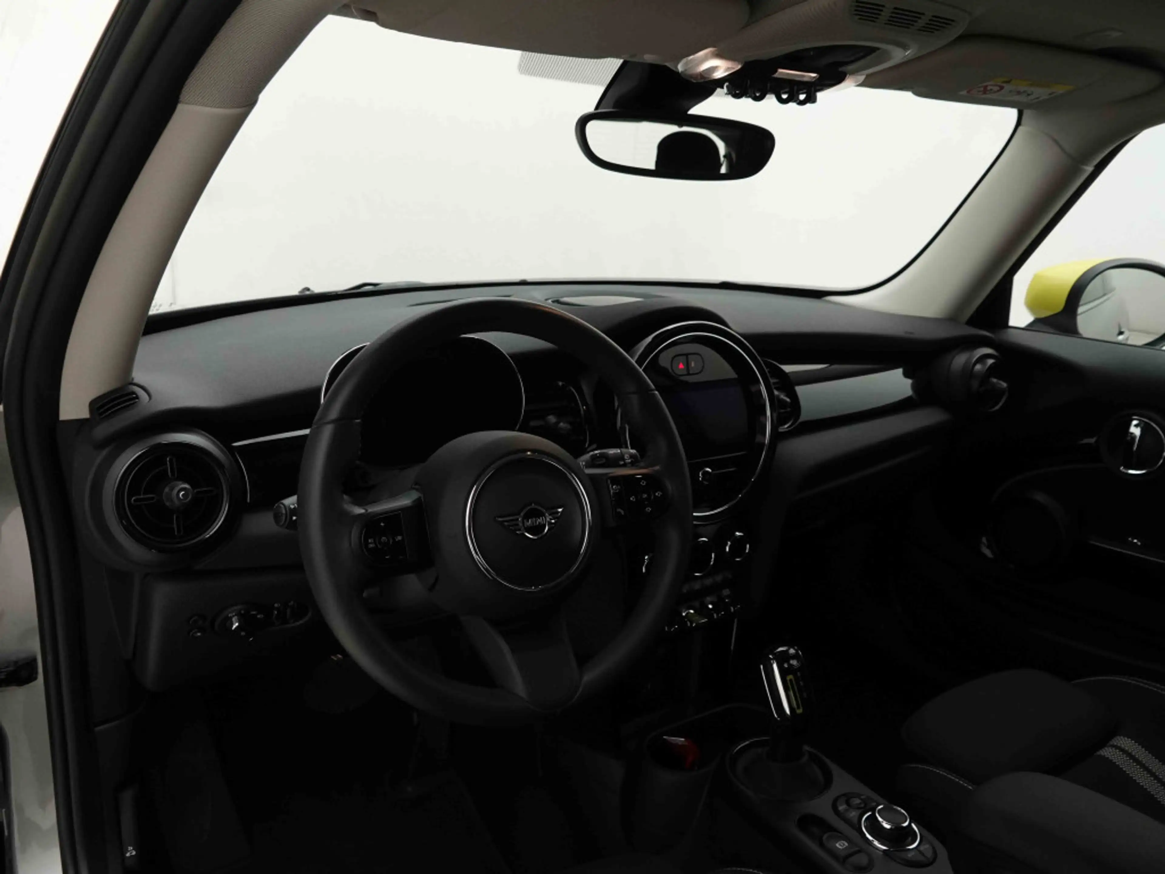 MINI Cooper SE 28.9 kWh 184 Essential | GPS | Heated Seats | Heatpump | LED — photo 8