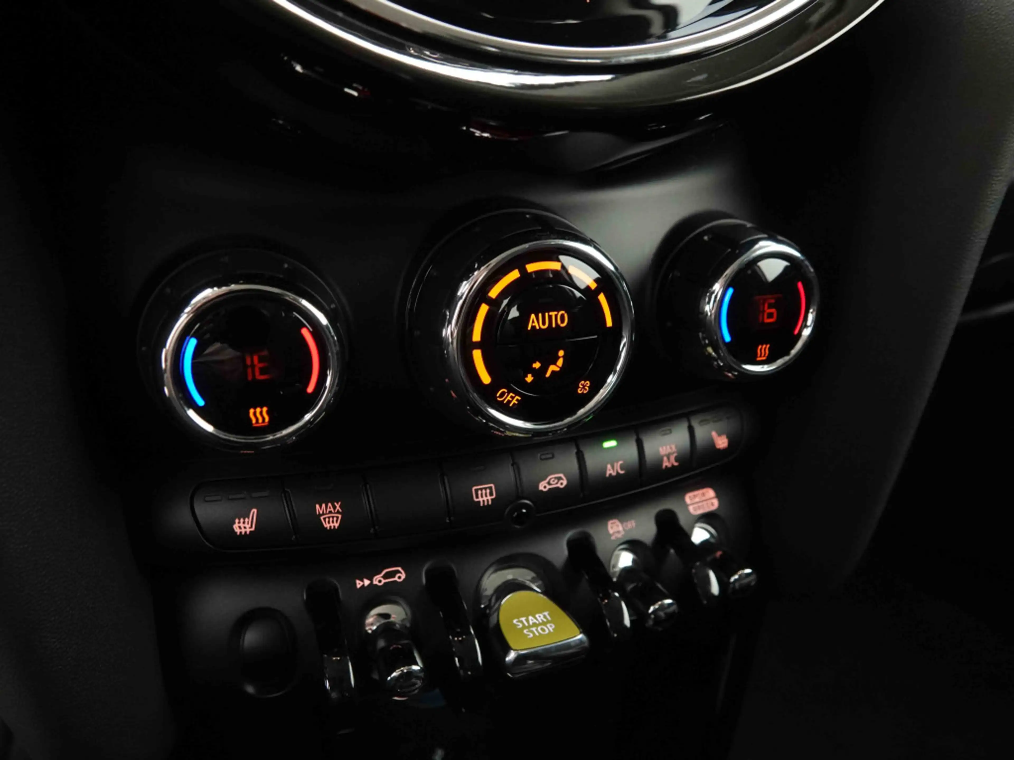 MINI Cooper SE 28.9 kWh 184 Essential | GPS | Heated Seats | Heatpump | LED — photo 13