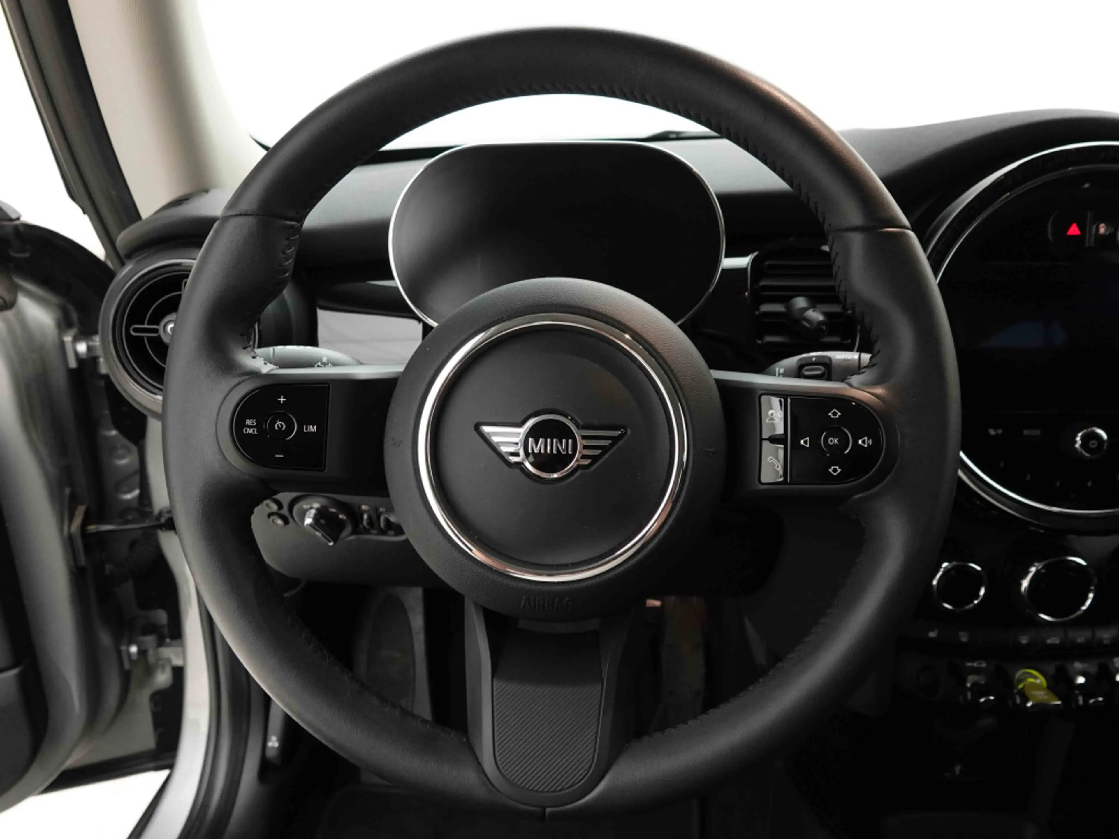 MINI Cooper SE 28.9 kWh 184 Essential | GPS | Heated Seats | Heatpump | LED — photo 9