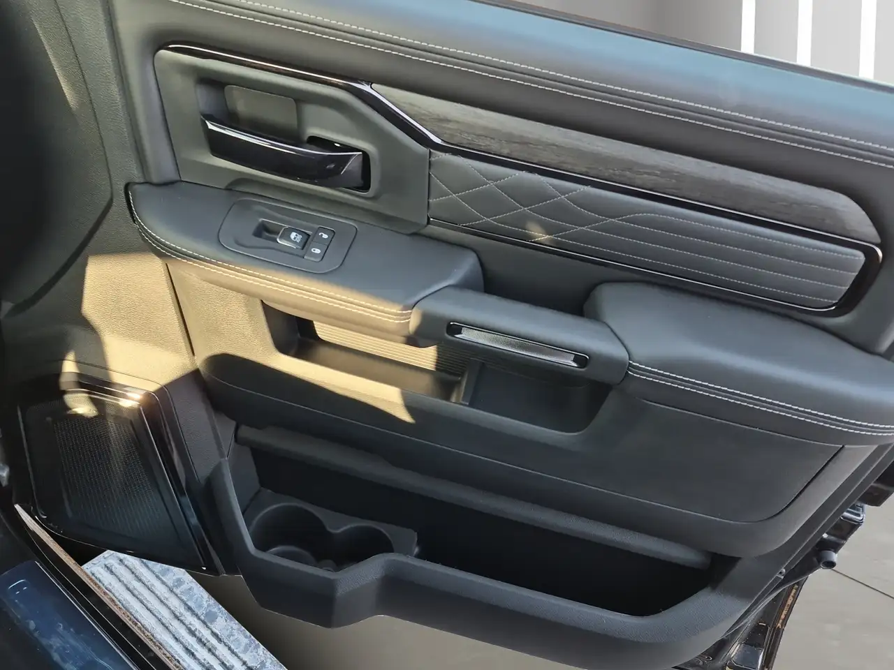 RAM 3500 снимка RAM 3500