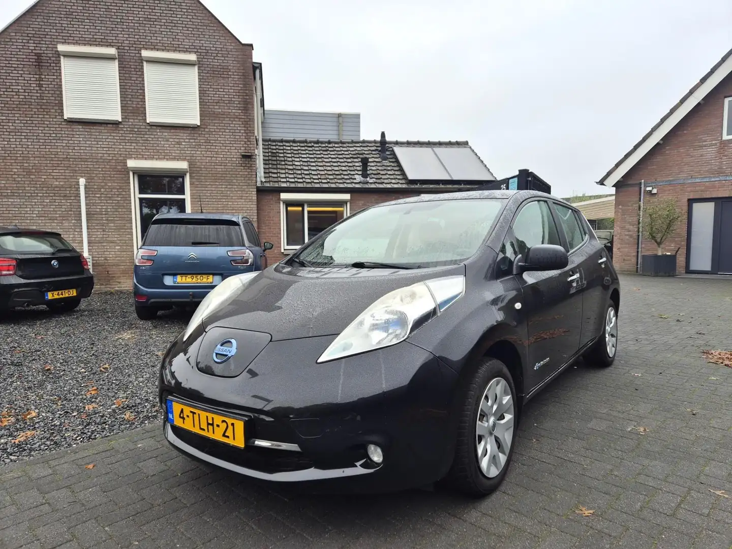 Nissan Leaf Visia 24 kWh Automaat Airco 99384 Km NAP Zwart - 2