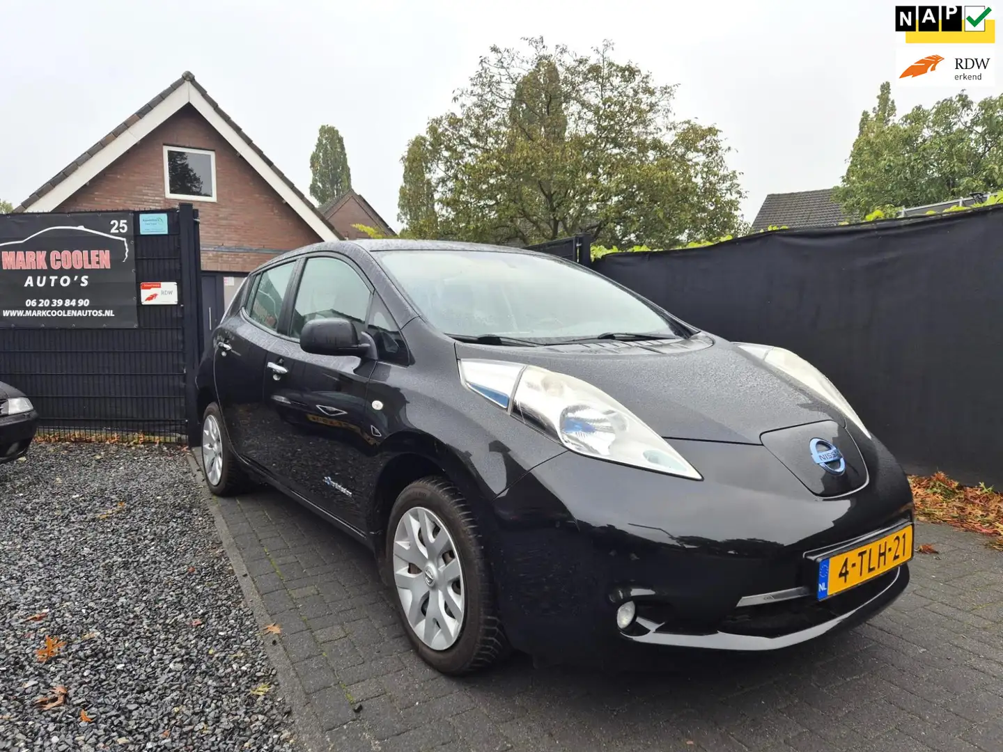 Nissan Leaf Visia 24 kWh Automaat Airco 99384 Km NAP Zwart - 1