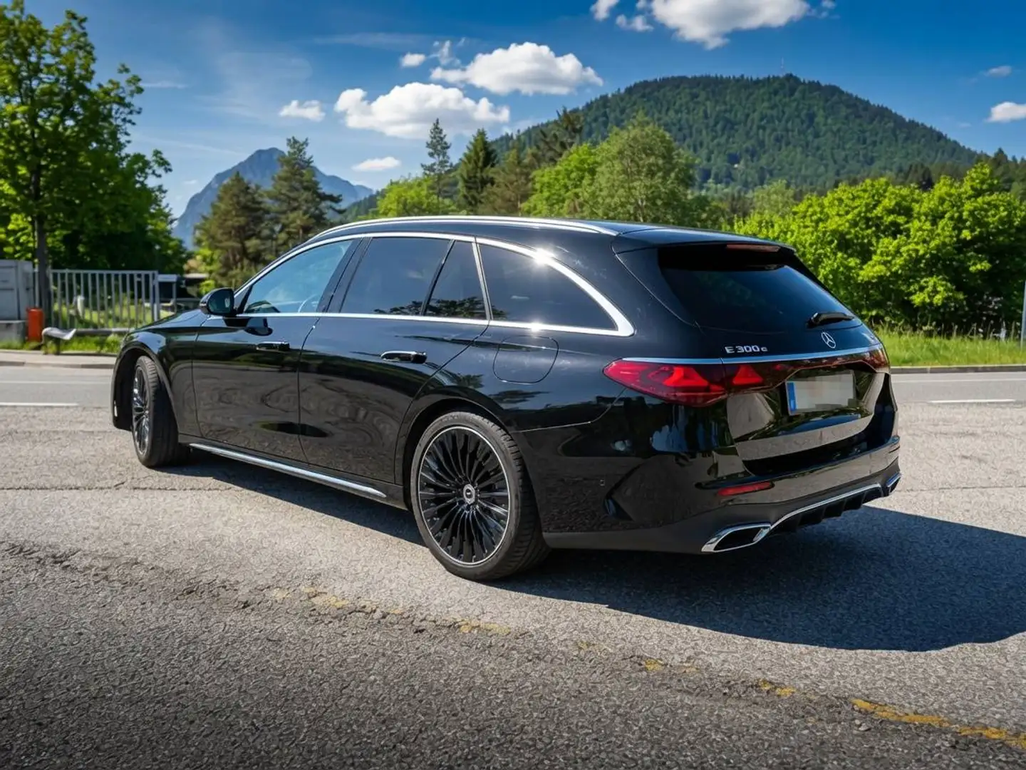 Mercedes-Benz E 300 e T-Mod PHEV Aut. AMG Line | Plug-in Hybrid | Top Schwarz - 2