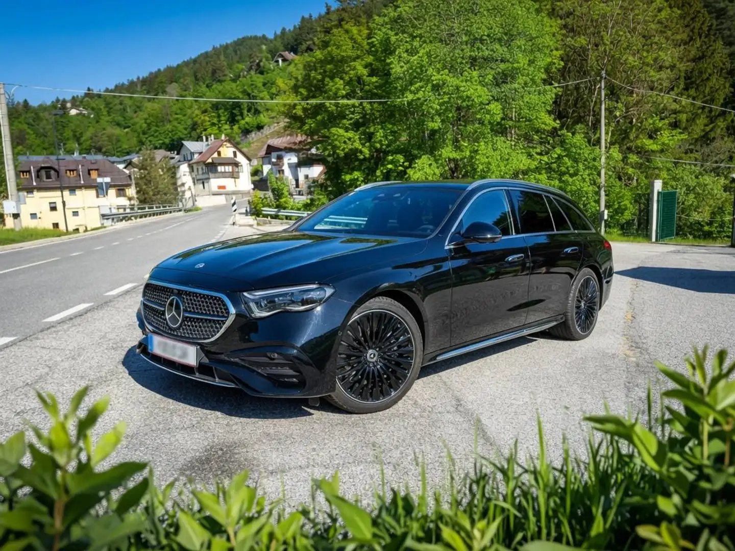 Mercedes-Benz E 300 e T-Mod PHEV Aut. AMG Line | Plug-in Hybrid | AHK Schwarz - 1