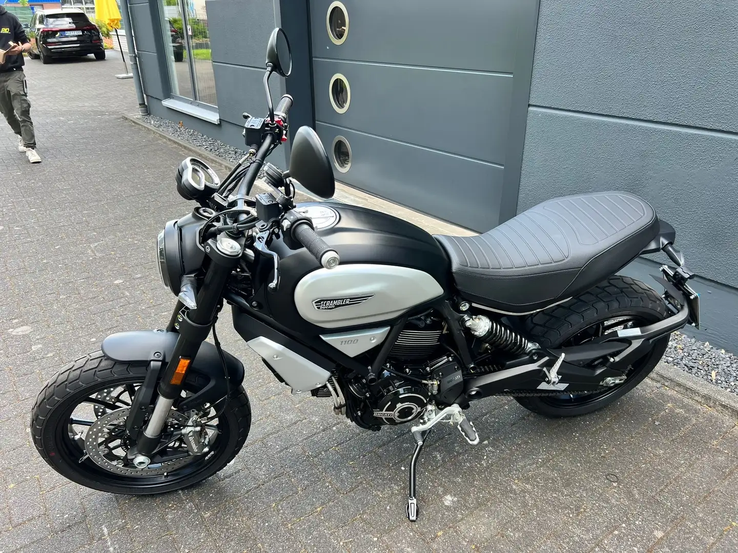 Ducati Scrambler 1100 Pro Schwarz - 2