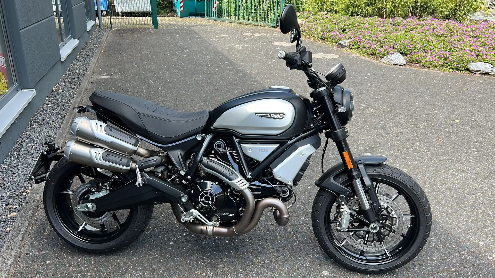Ducati Scrambler 1100 Pro Schwarz - 1