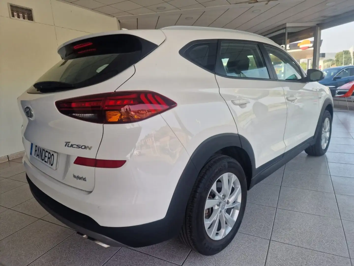 Hyundai TUCSON 1.6CRDI 48V SLE 4x2 Blanc - 2