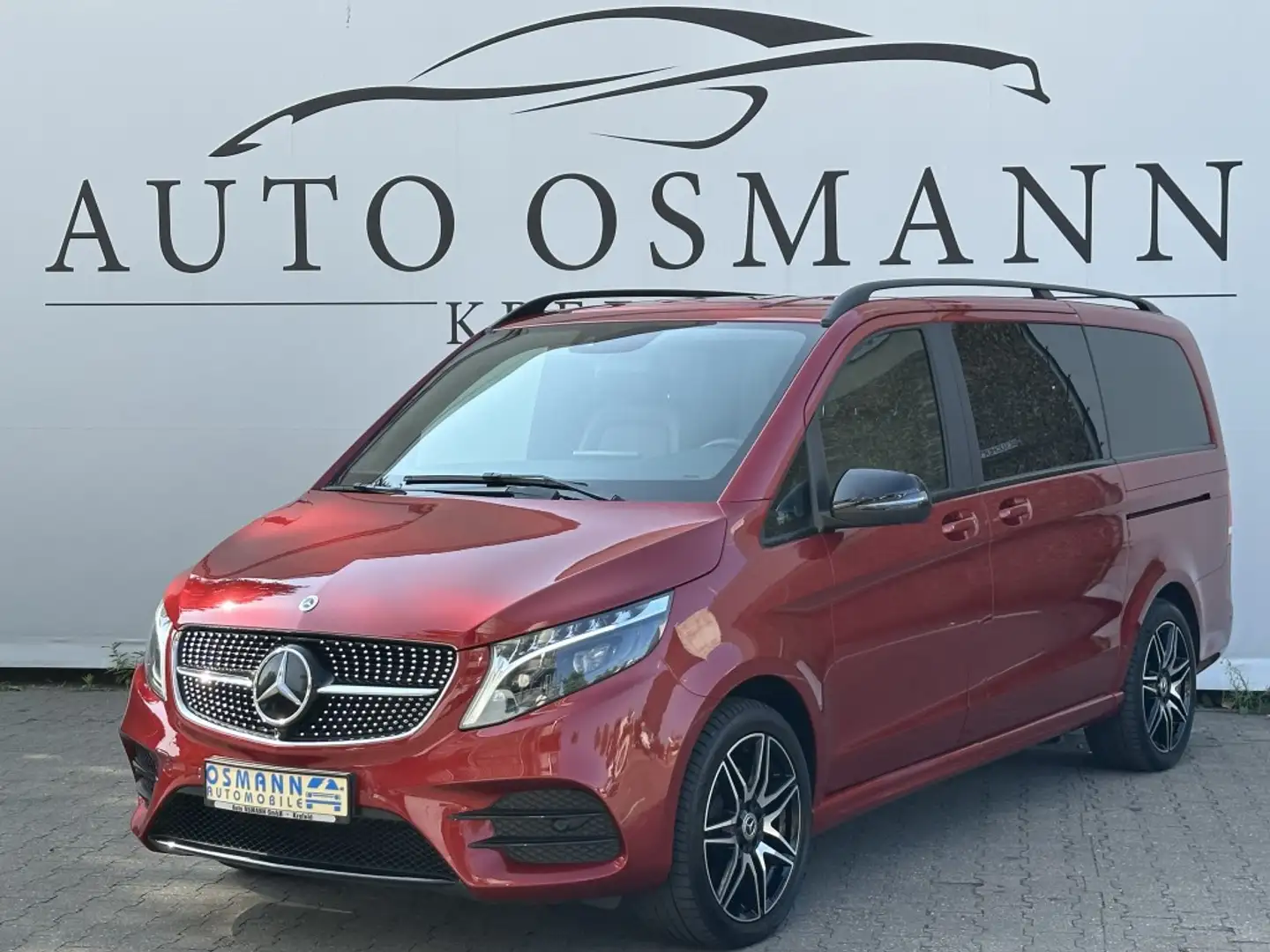 Mercedes-Benz V 300 d lang 4Matic 9G-TRONIC AMG Line Červená - 1