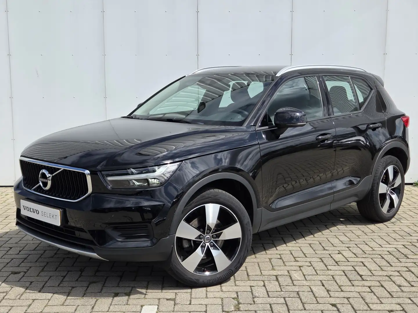 Volvo XC40 T2 Momentum Business | 19'' | Intellisafe | Keyles Noir - 1