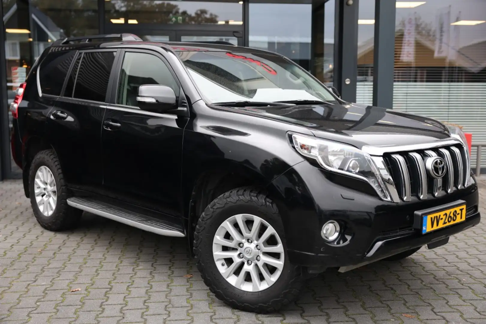 Toyota Land Cruiser 2.8 D-4D 5DRS EXECUTIVE A/T VAN Zwart - 1