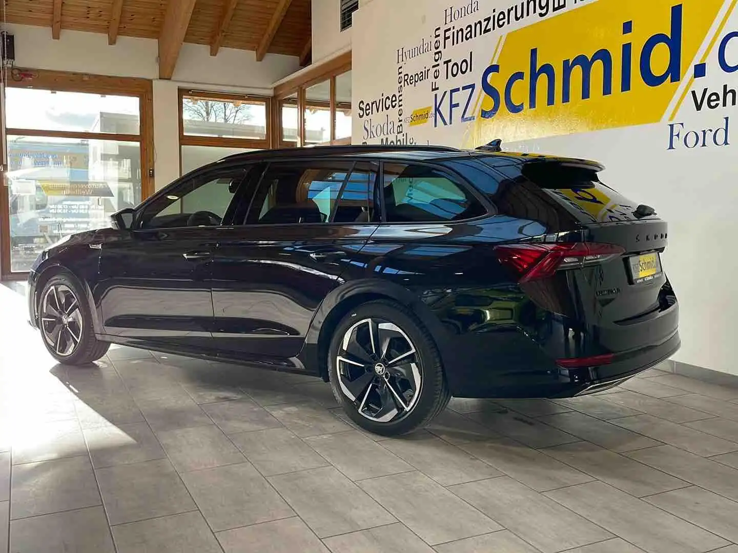 Skoda Octavia Combi 1.5 TSI Sportline Schwarz - 2