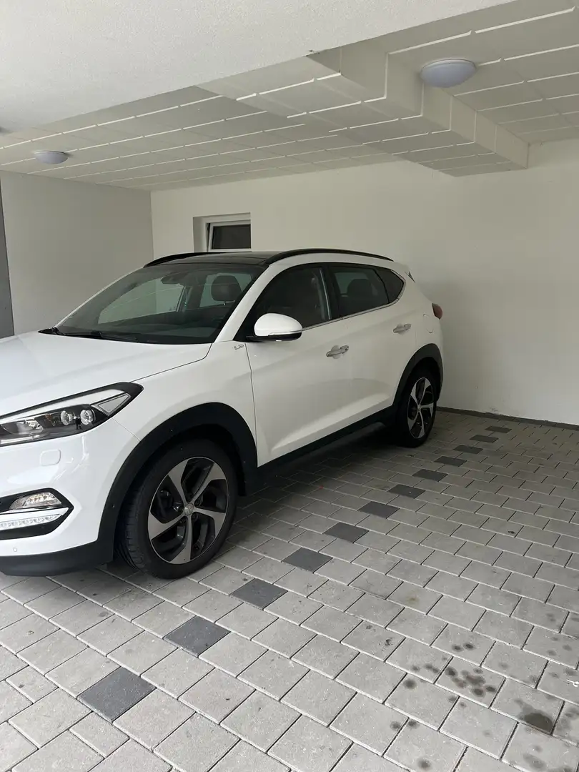 Hyundai TUCSON 2.0 CRDi 4WD Automatik Premium Weiß - 2