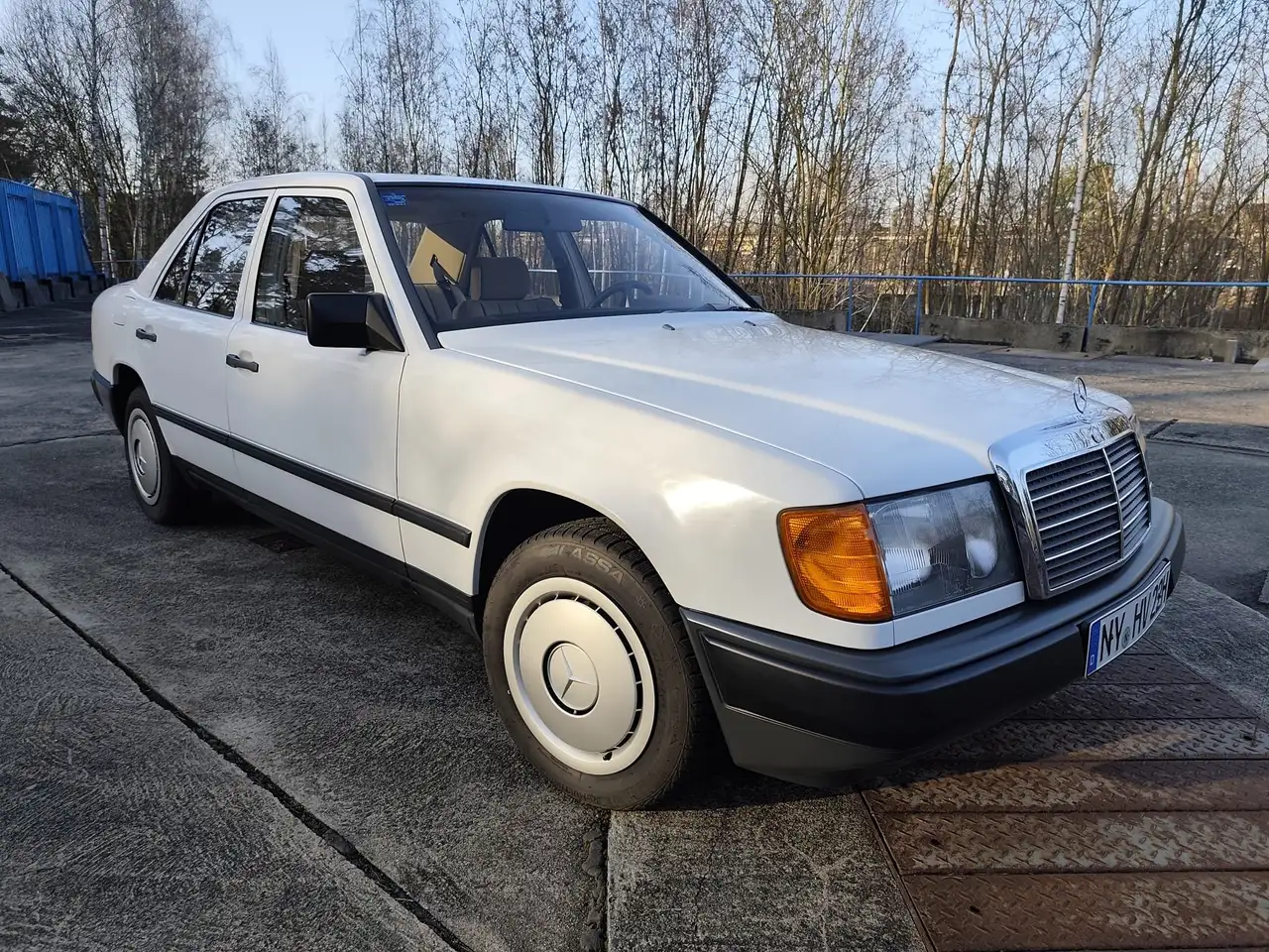 Mercedes-Benz E 200 E-Klasse D Mercedes-Benz W124 200 Diesel "Mopf 0" 69.000km AHK TÜV Neu 2028, foto 2
