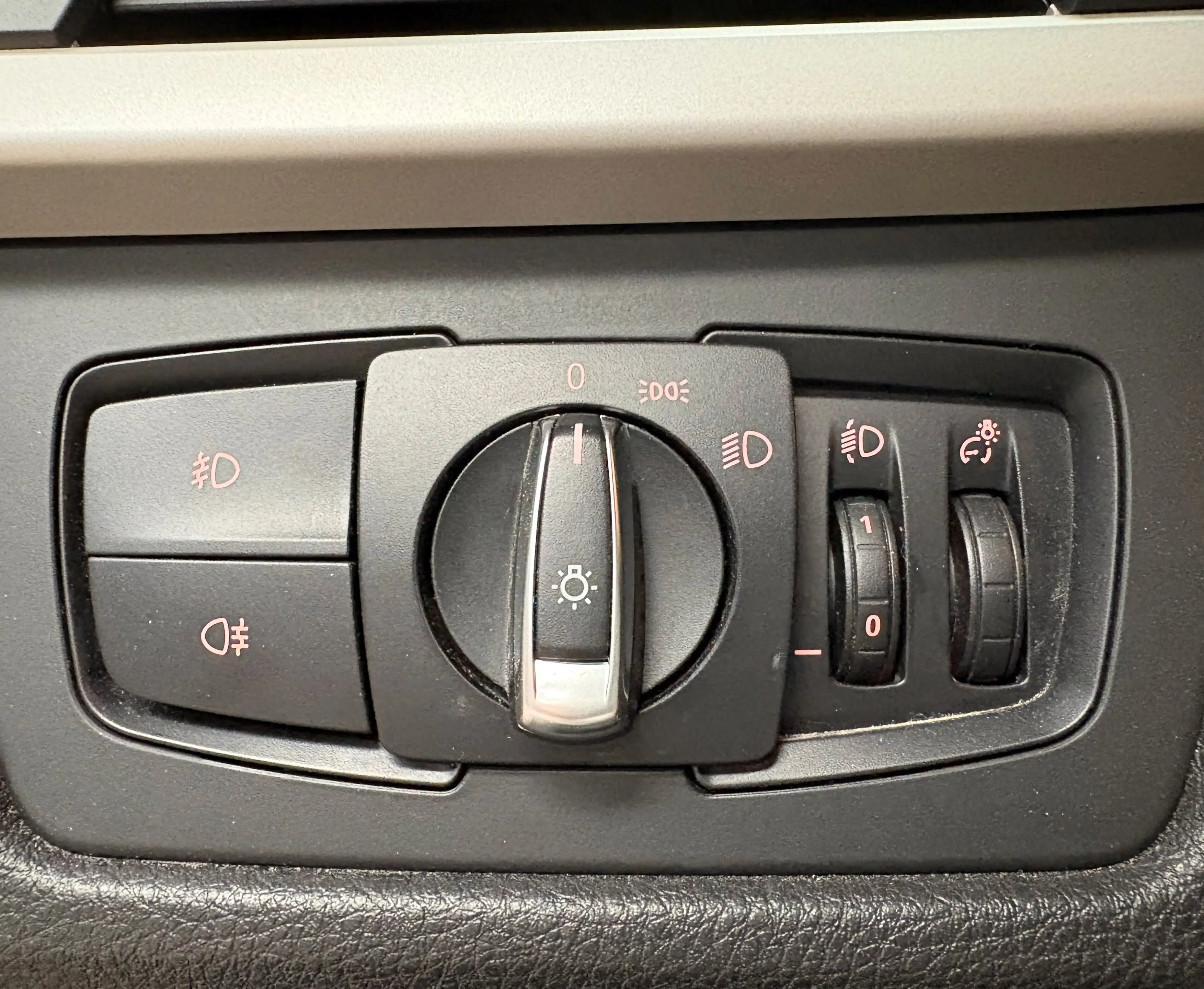 BMW 316 iA / AUTO / CUIR / NAVI / GARANTIE 12 MOIS — photo 12