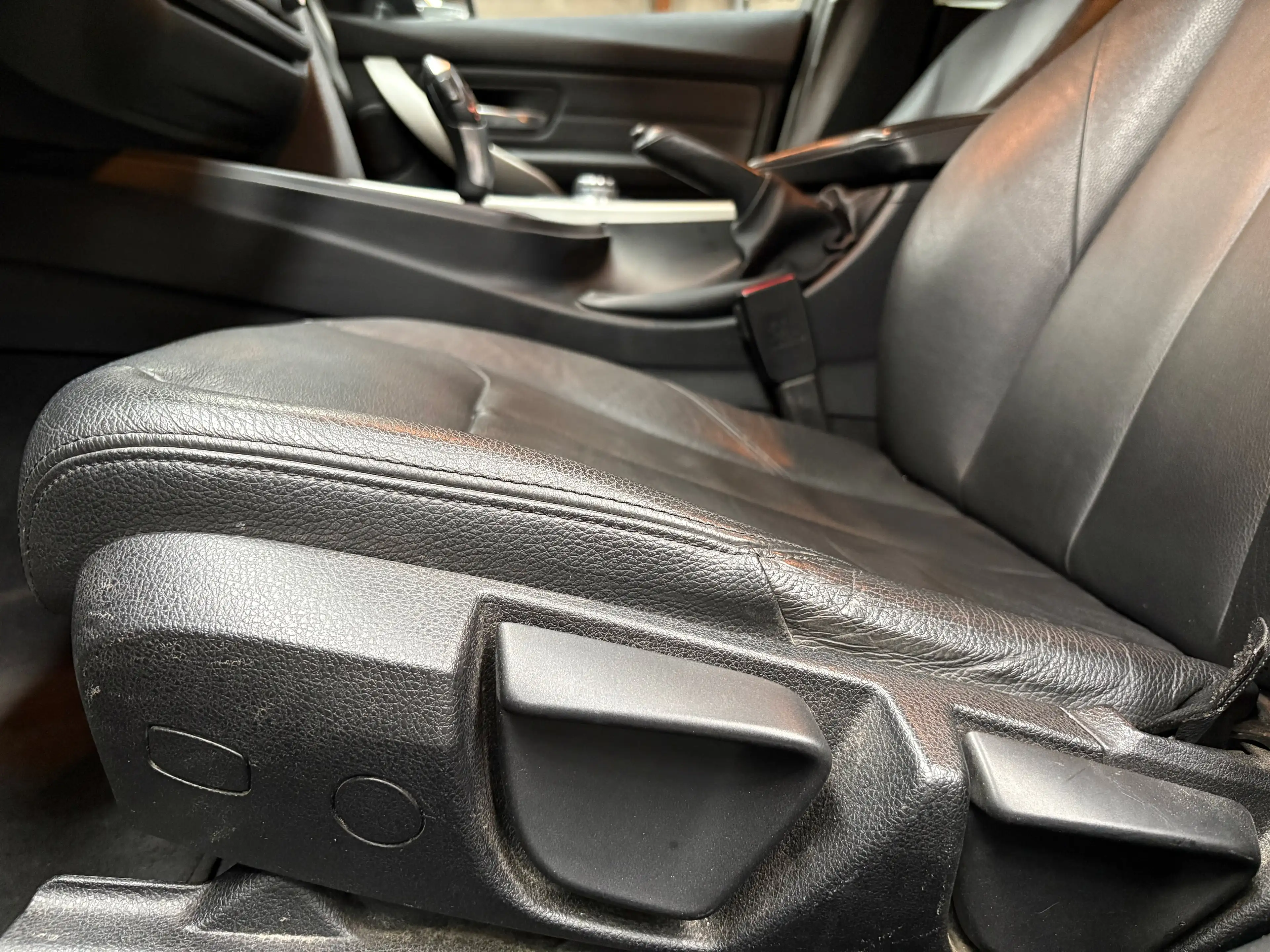 BMW 316 iA / AUTO / CUIR / NAVI / GARANTIE 12 MOIS — photo 10